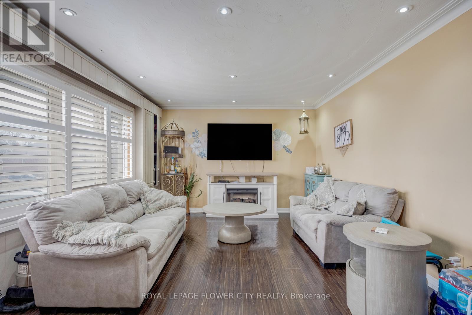 20 N Alarton Street, Mississauga, Ontario  L4T 1J8 - Photo 14 - W12984110