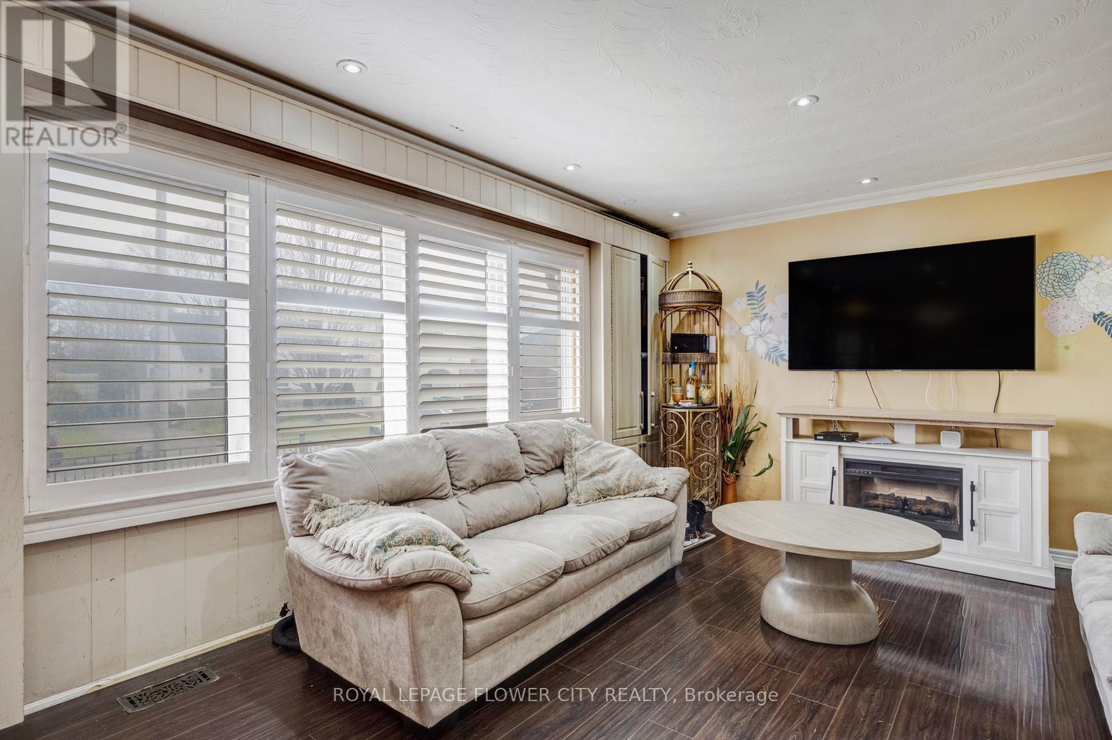 20 N Alarton Street, Mississauga, Ontario  L4T 1J8 - Photo 15 - W12984110