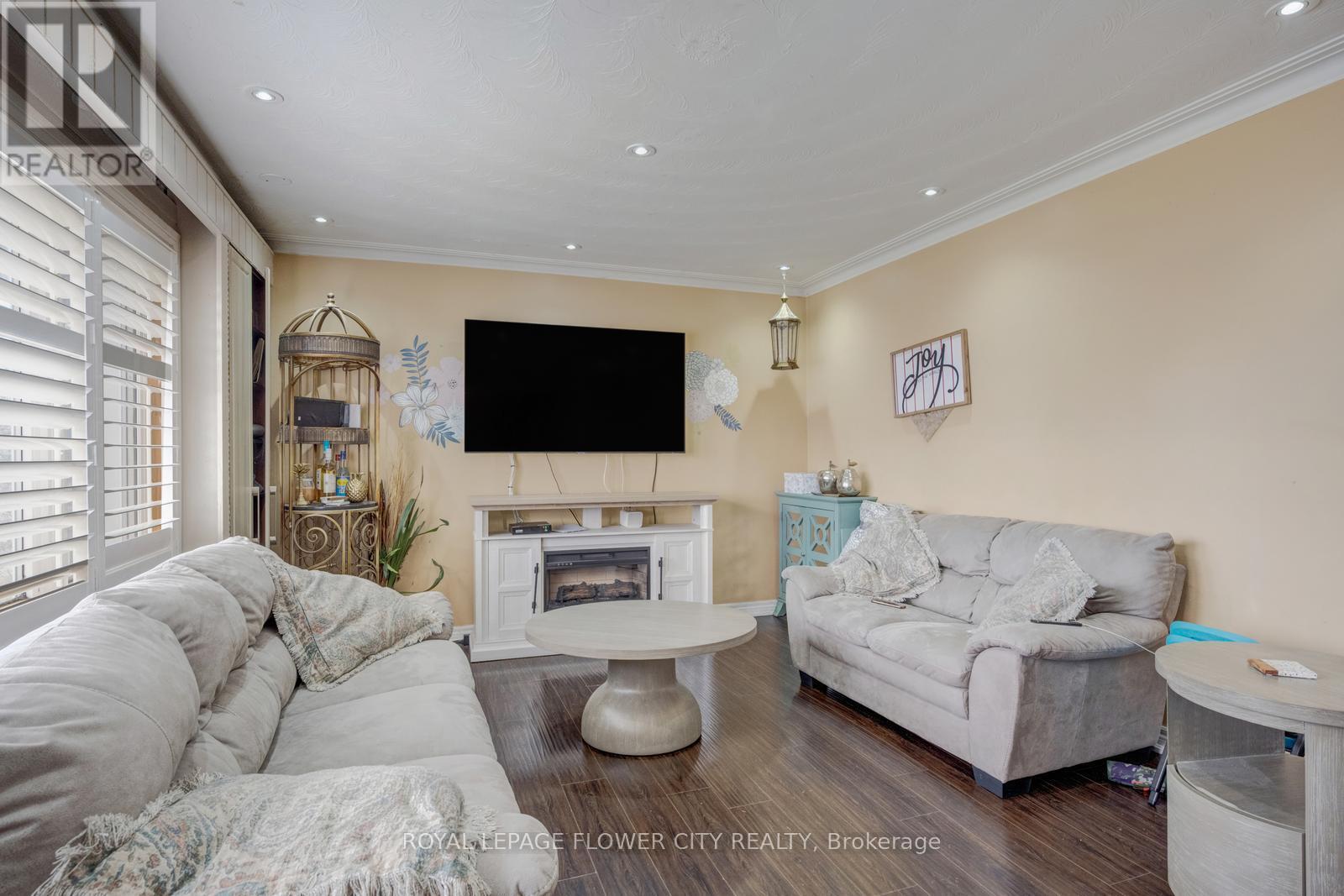 20 N Alarton Street, Mississauga, Ontario  L4T 1J8 - Photo 16 - W12984110