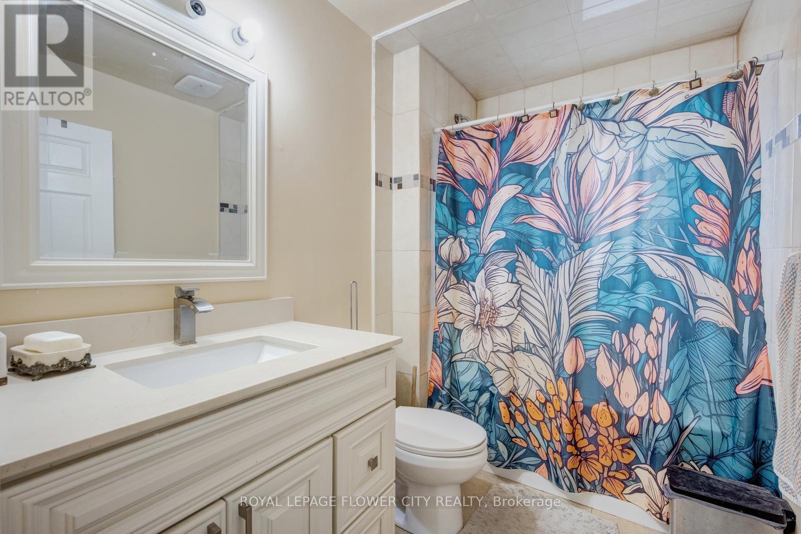 20 N Alarton Street, Mississauga, Ontario  L4T 1J8 - Photo 19 - W12984110