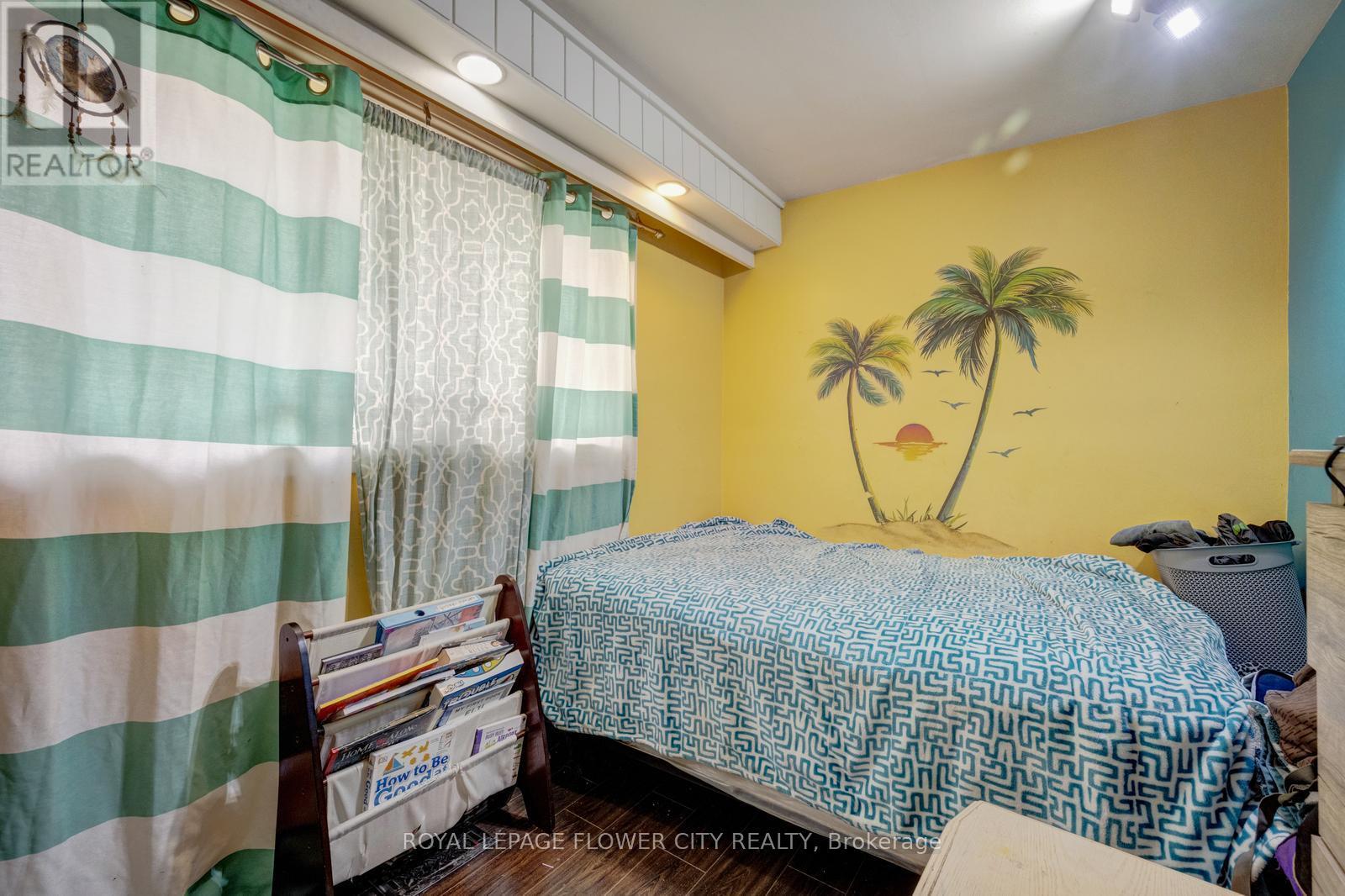 20 N Alarton Street, Mississauga, Ontario  L4T 1J8 - Photo 21 - W12984110