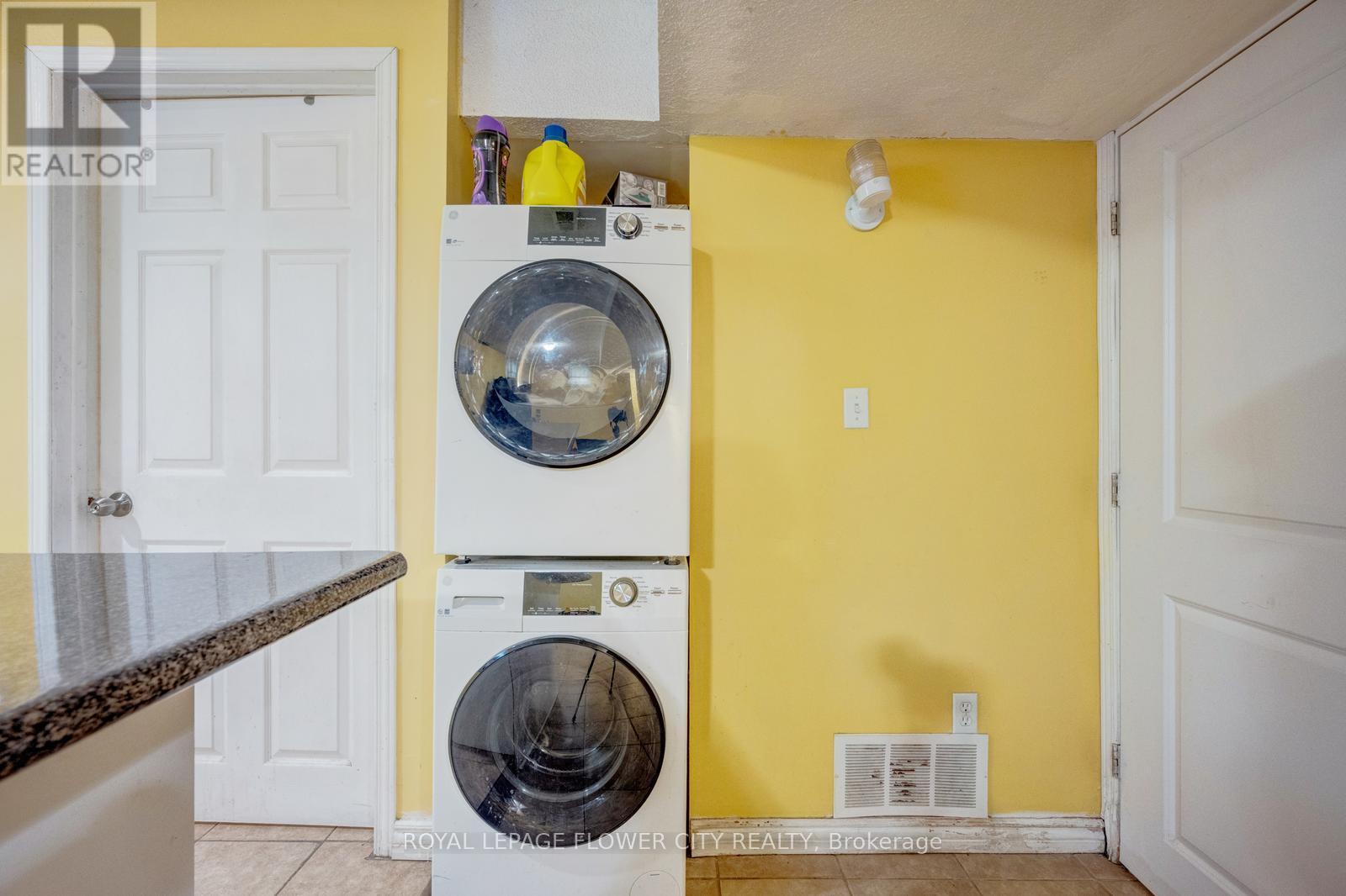 20 N Alarton Street, Mississauga, Ontario  L4T 1J8 - Photo 32 - W12984110