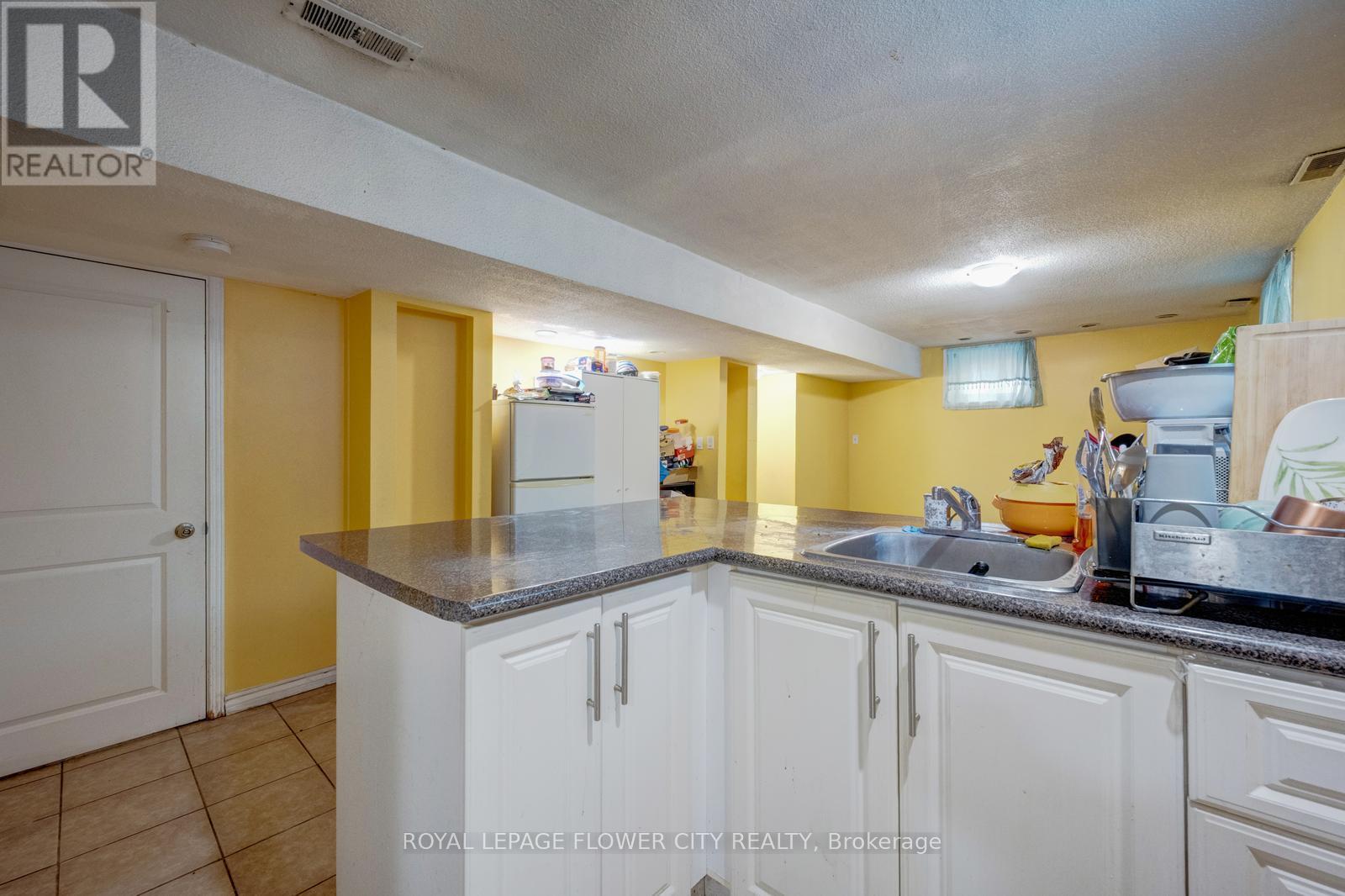 20 N Alarton Street, Mississauga, Ontario  L4T 1J8 - Photo 33 - W12984110