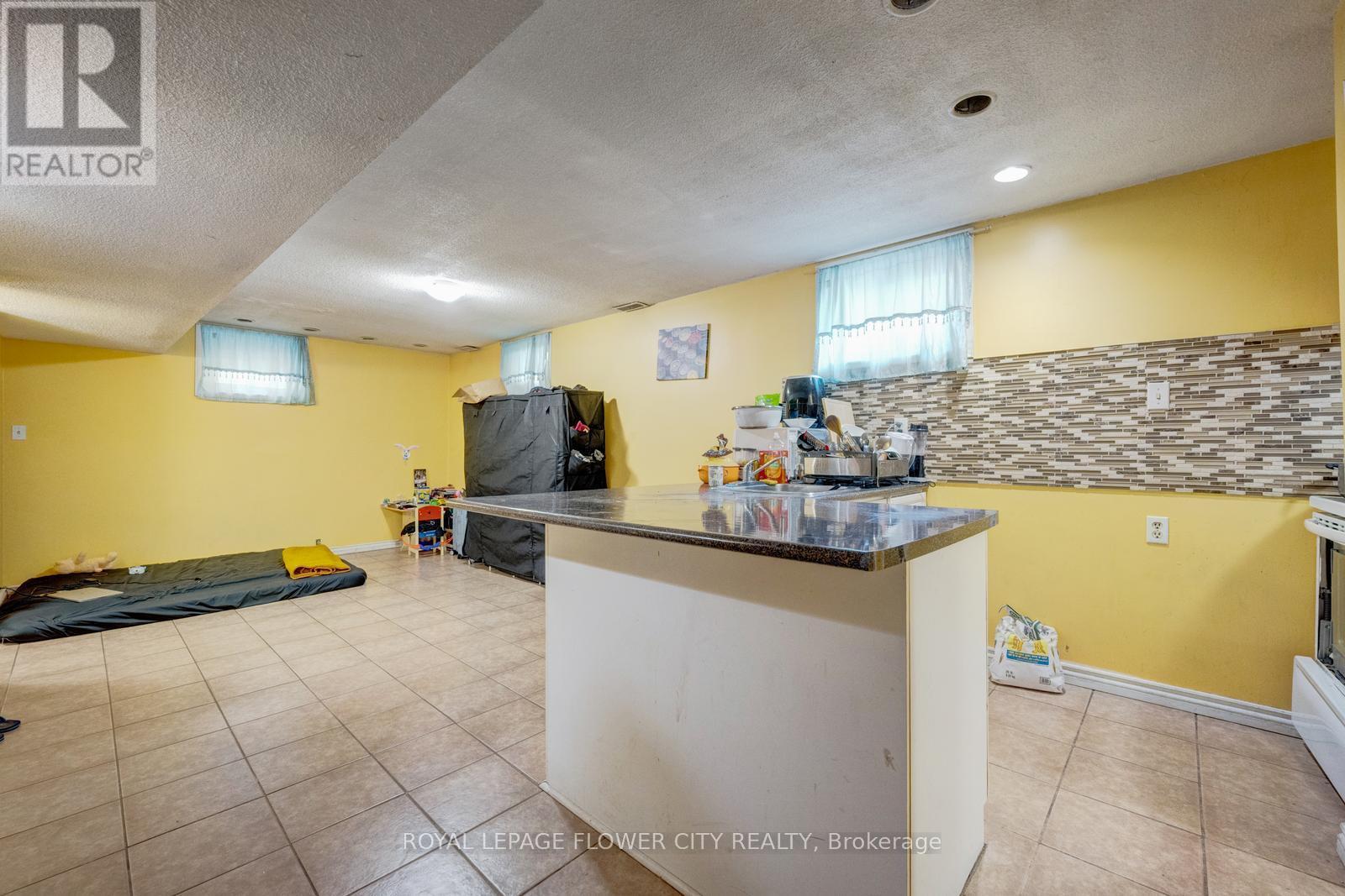 20 N Alarton Street, Mississauga, Ontario  L4T 1J8 - Photo 34 - W12984110