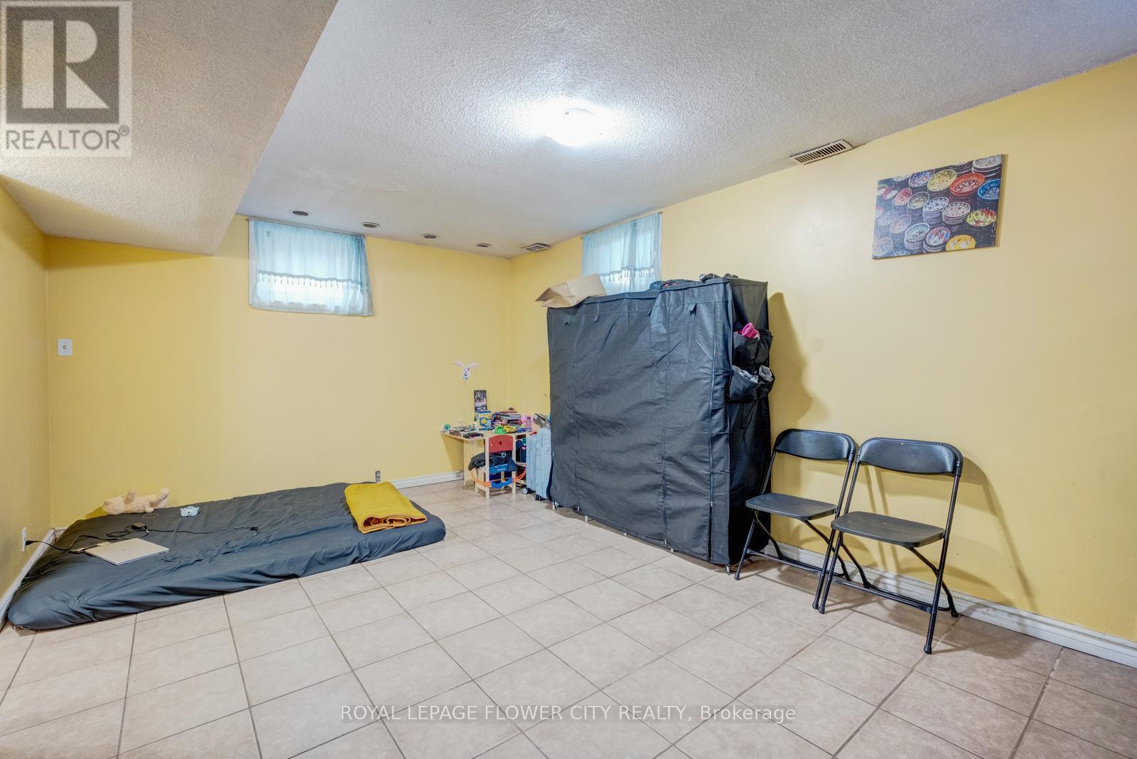 20 N Alarton Street, Mississauga, Ontario  L4T 1J8 - Photo 35 - W12984110