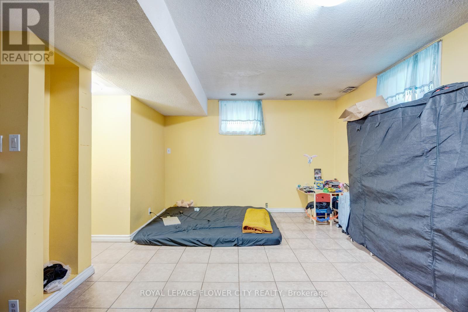 20 N Alarton Street, Mississauga, Ontario  L4T 1J8 - Photo 36 - W12984110