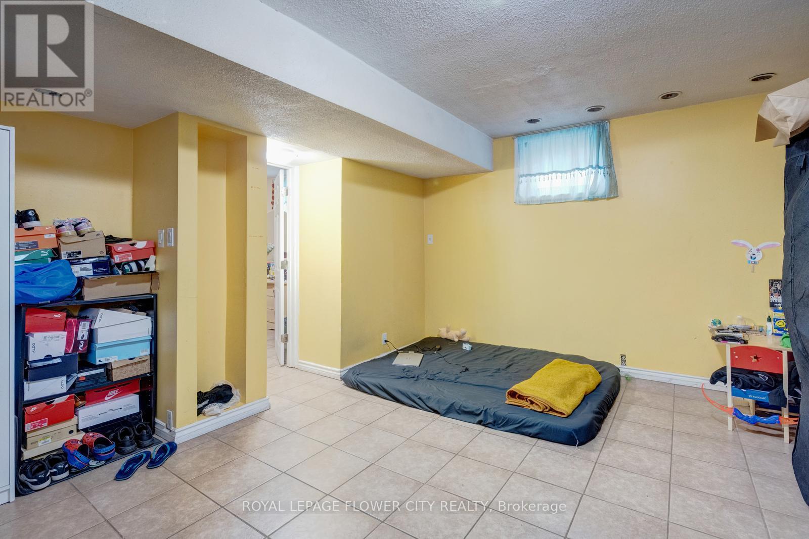 20 N Alarton Street, Mississauga, Ontario  L4T 1J8 - Photo 37 - W12984110