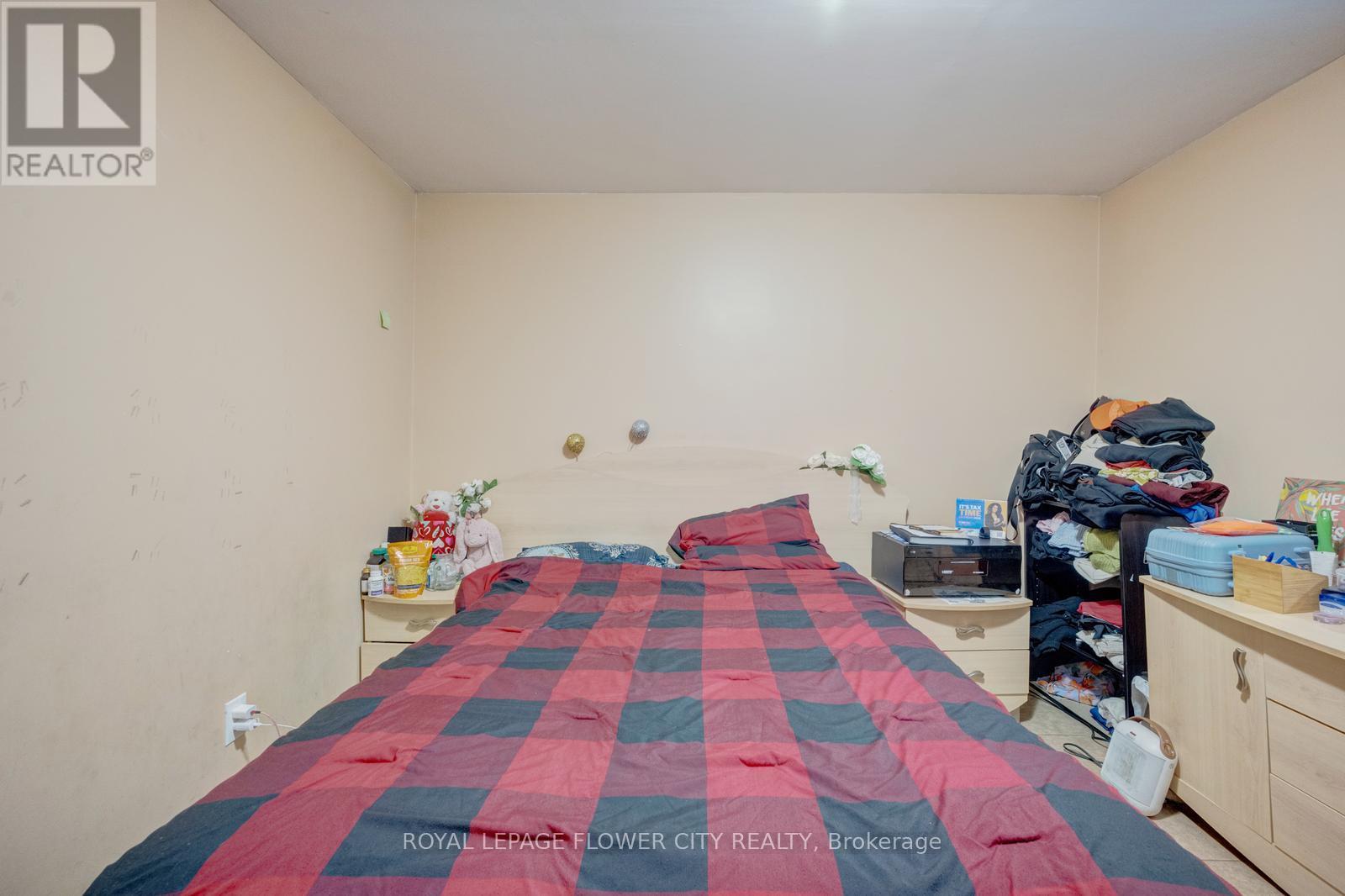 20 N Alarton Street, Mississauga, Ontario  L4T 1J8 - Photo 39 - W12984110