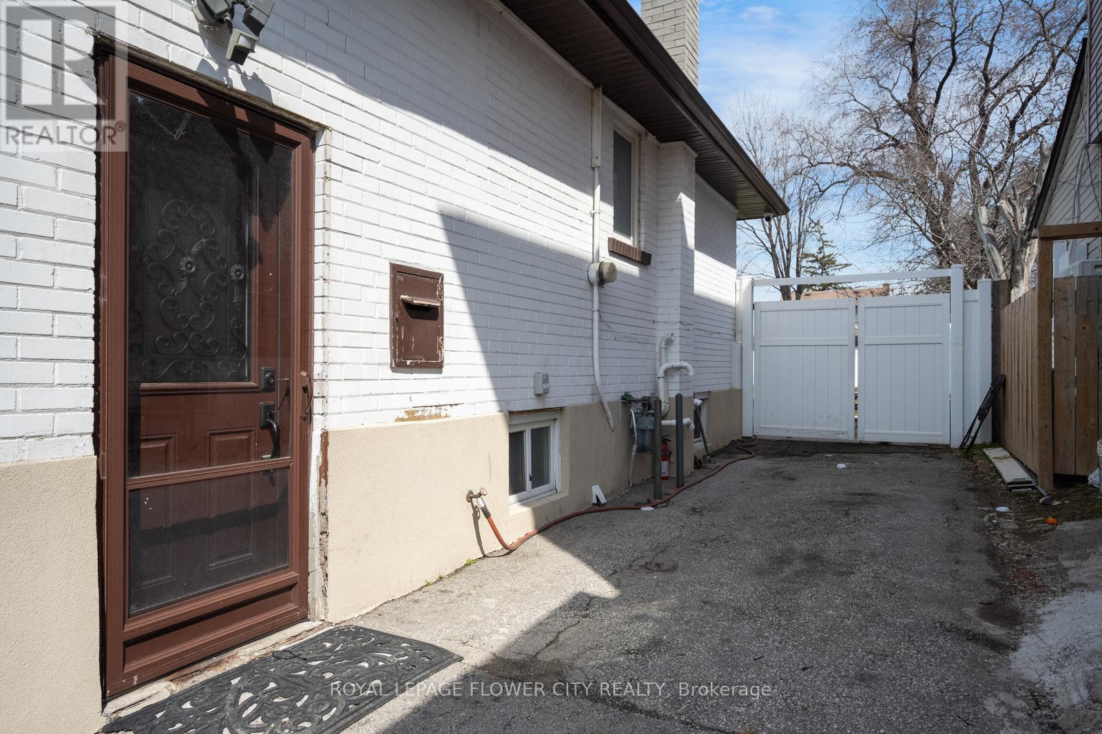 20 N Alarton Street, Mississauga, Ontario  L4T 1J8 - Photo 48 - W12984110