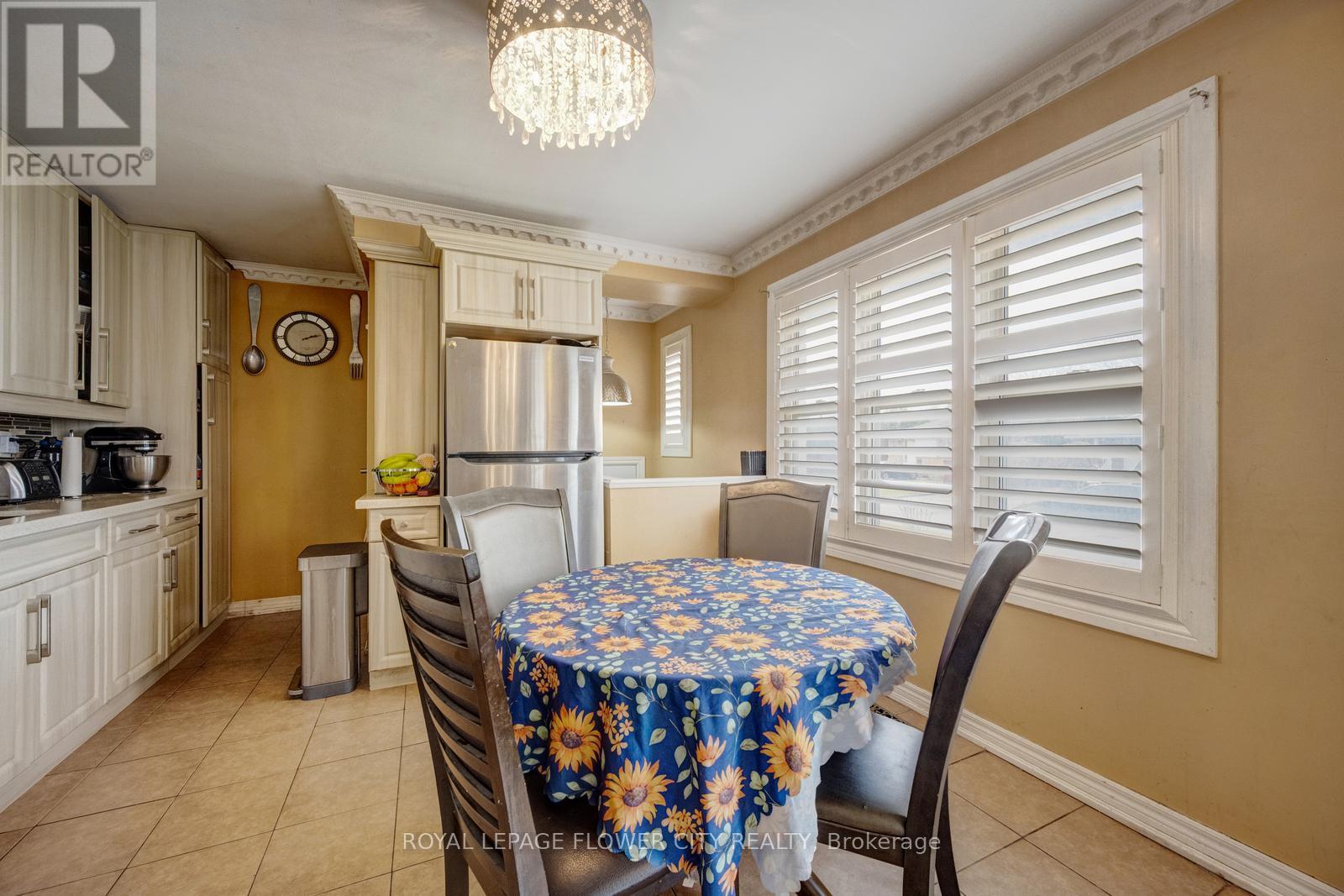 20 N Alarton Street, Mississauga, Ontario  L4T 1J8 - Photo 9 - W12984110