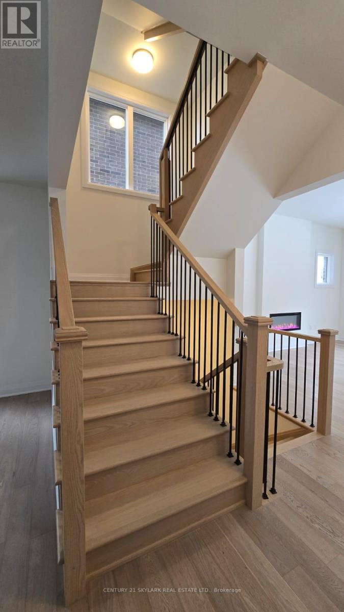 16 Kings Hill Drive, Brampton (Northwest Brampton), Ontario  L7A 0B8 - Photo 2 - W12984128