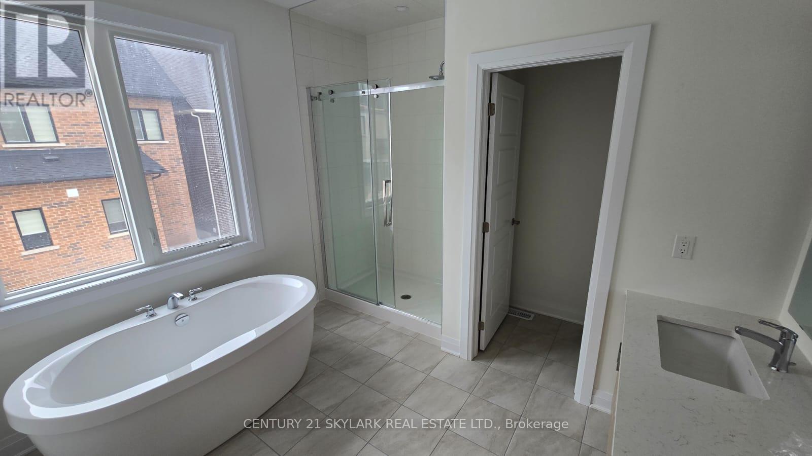 16 Kings Hill Drive, Brampton (Northwest Brampton), Ontario  L7A 0B8 - Photo 9 - W12984128