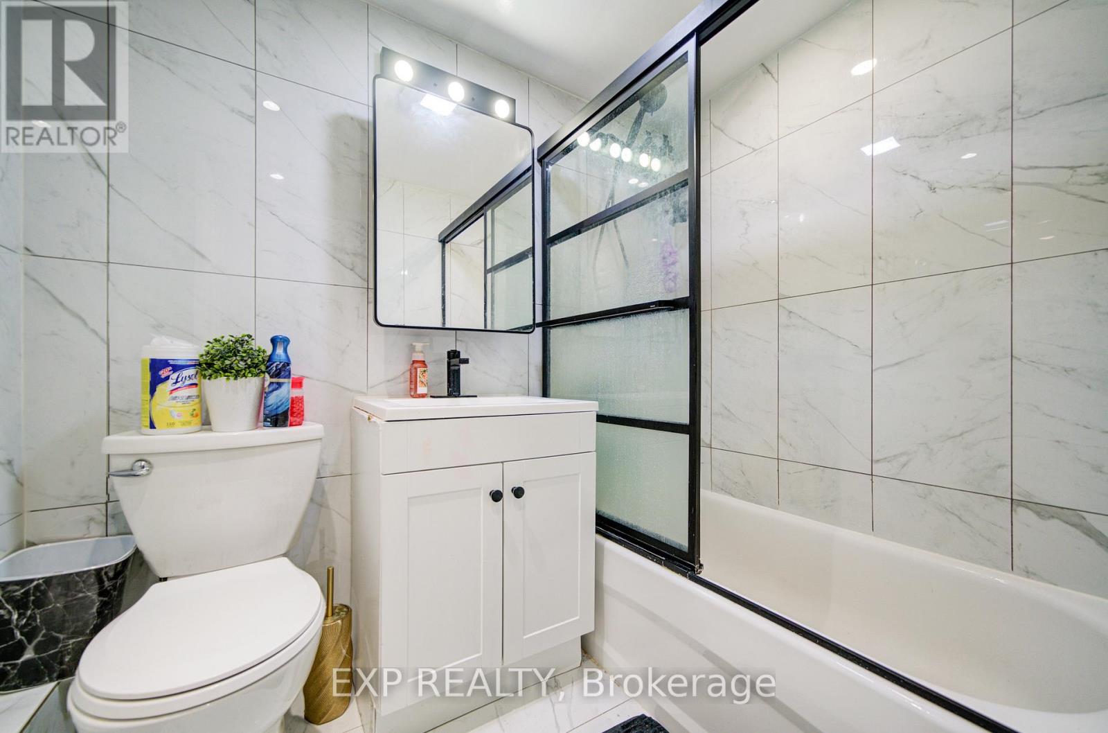 402 - 50 Lotherton Pathway, Toronto, Ontario  M6B 2G8 - Photo 13 - W12984134