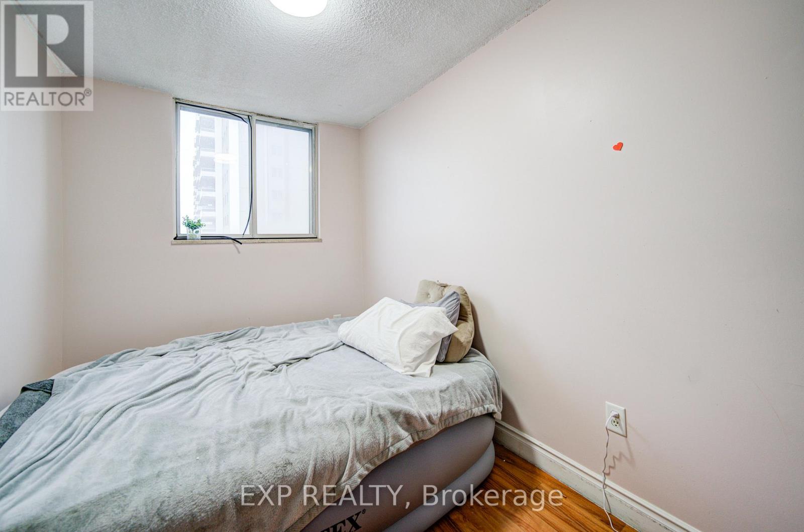 402 - 50 Lotherton Pathway, Toronto, Ontario  M6B 2G8 - Photo 22 - W12984134