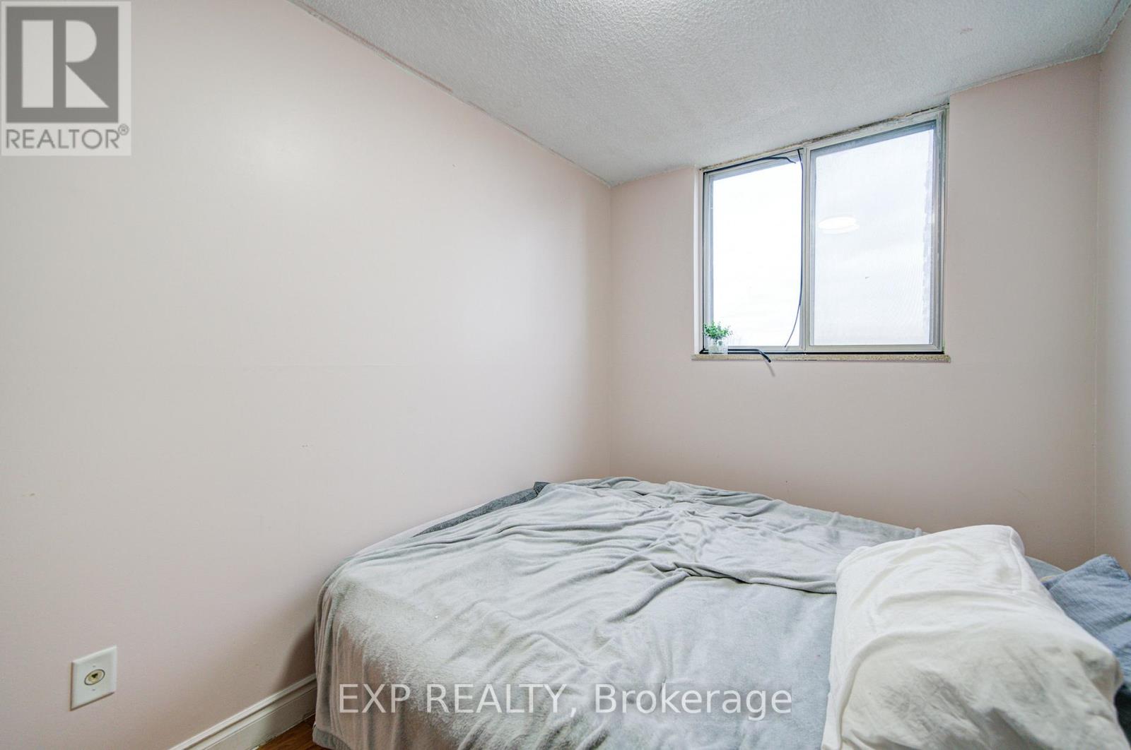 402 - 50 Lotherton Pathway, Toronto, Ontario  M6B 2G8 - Photo 23 - W12984134