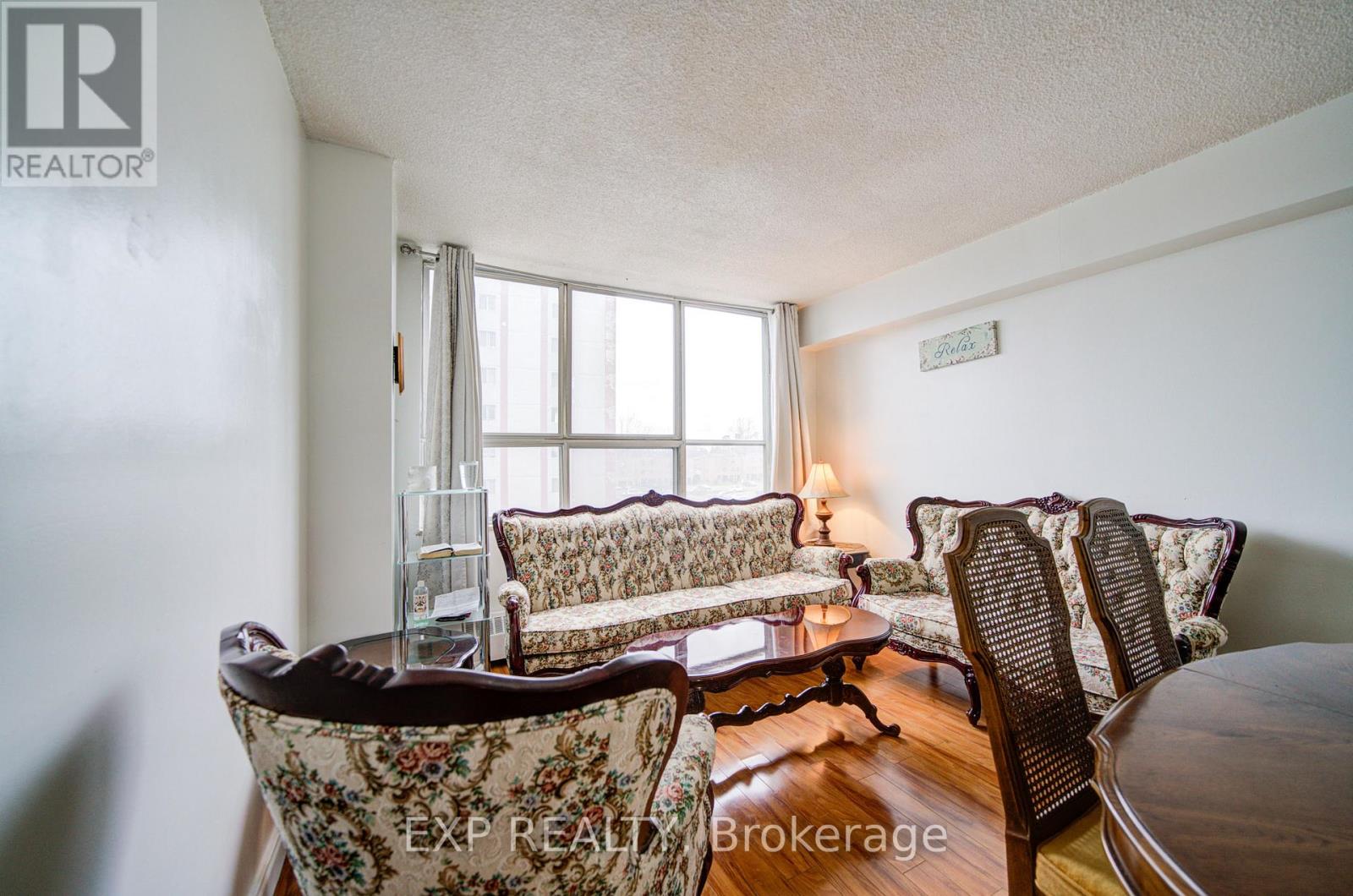 402 - 50 Lotherton Pathway, Toronto, Ontario  M6B 2G8 - Photo 4 - W12984134
