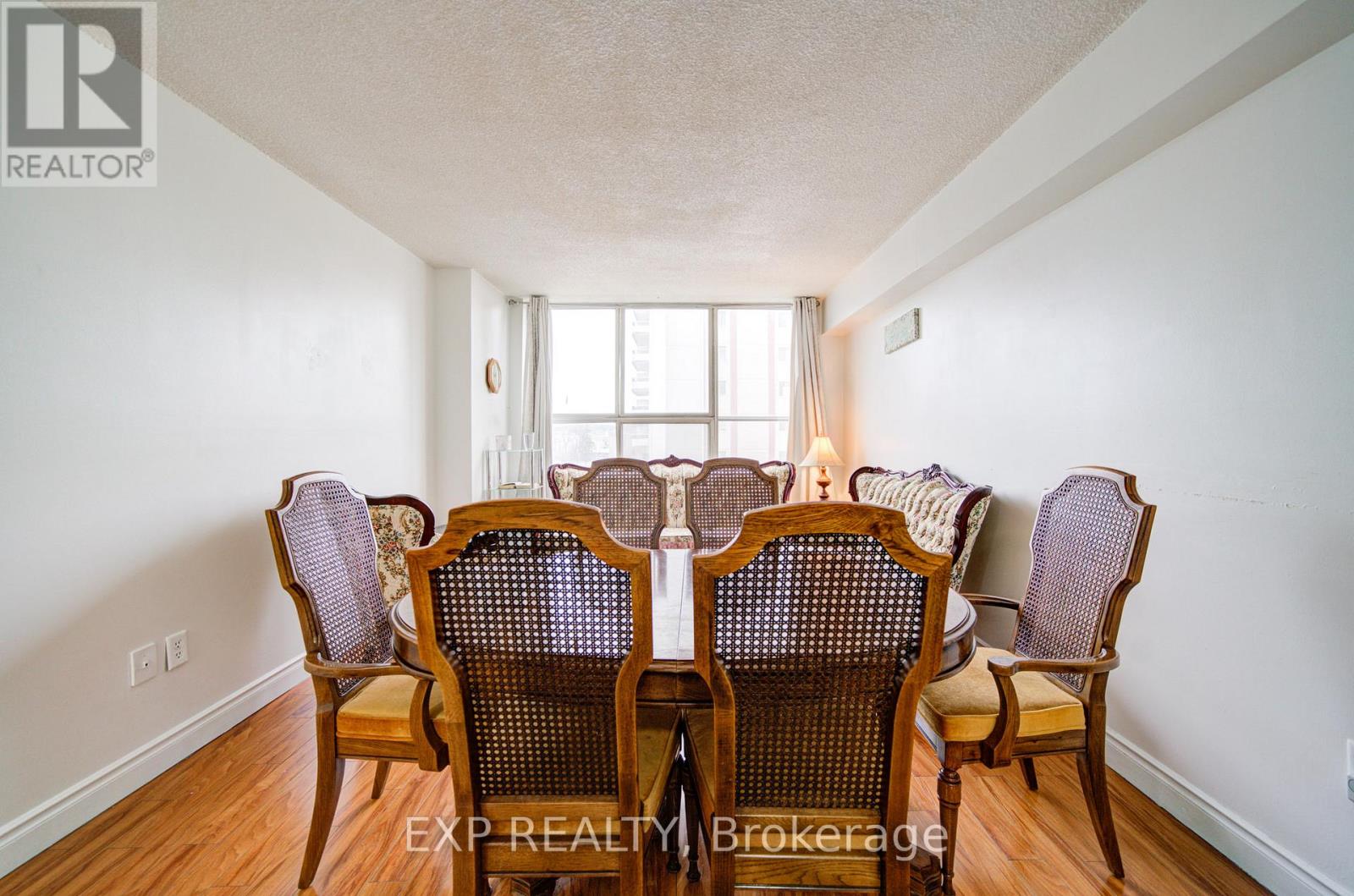 402 - 50 Lotherton Pathway, Toronto, Ontario  M6B 2G8 - Photo 7 - W12984134