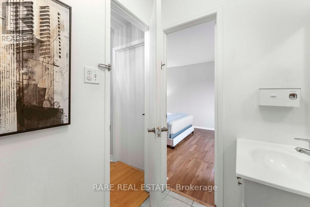 21 - 2006 Martin Grove Road, Toronto, Ontario  M9V 4A3 - Photo 30 - W12984168