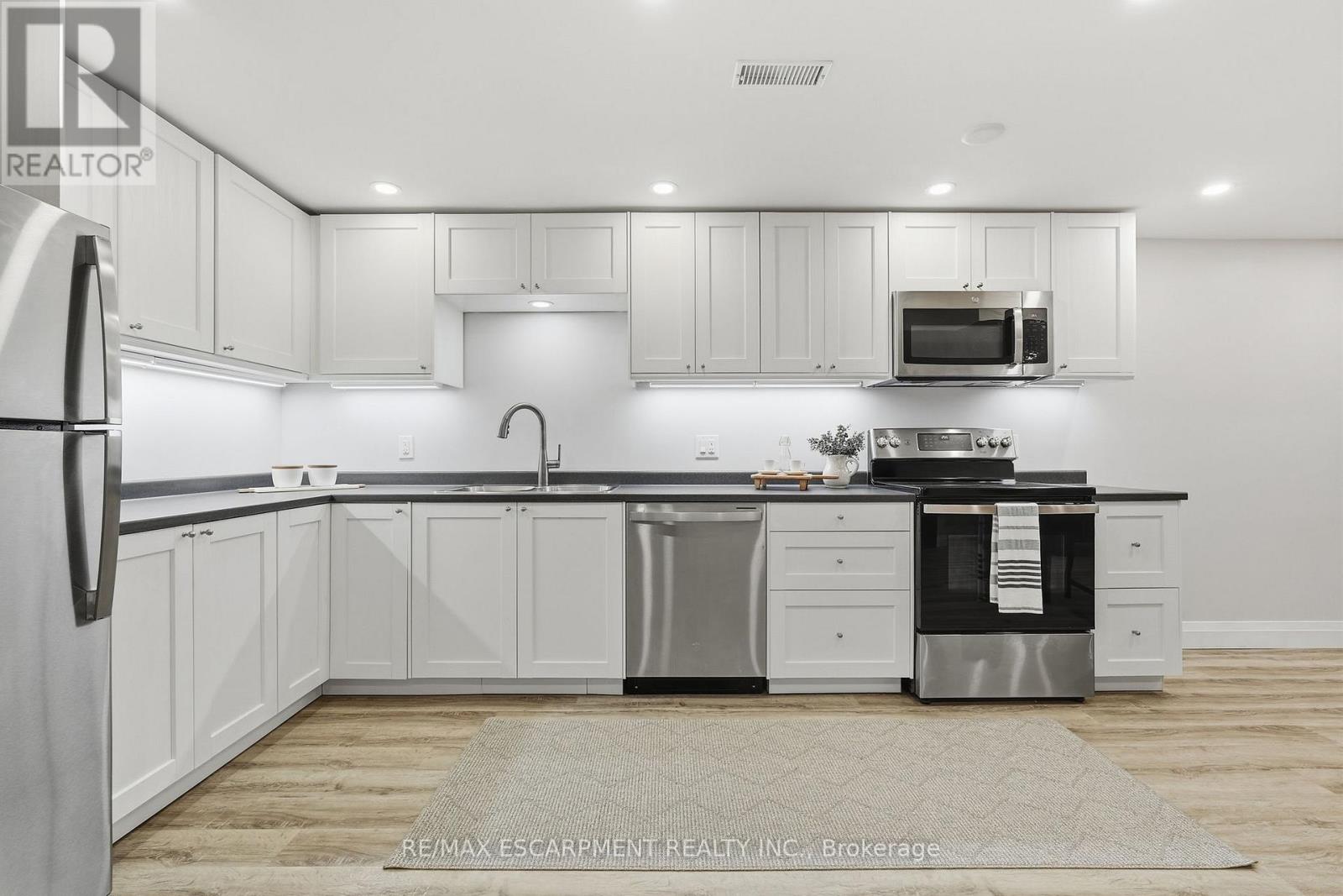 4487 Bennett Road, Burlington, Ontario  L7L 1Y5 - Photo 32 - W12984216