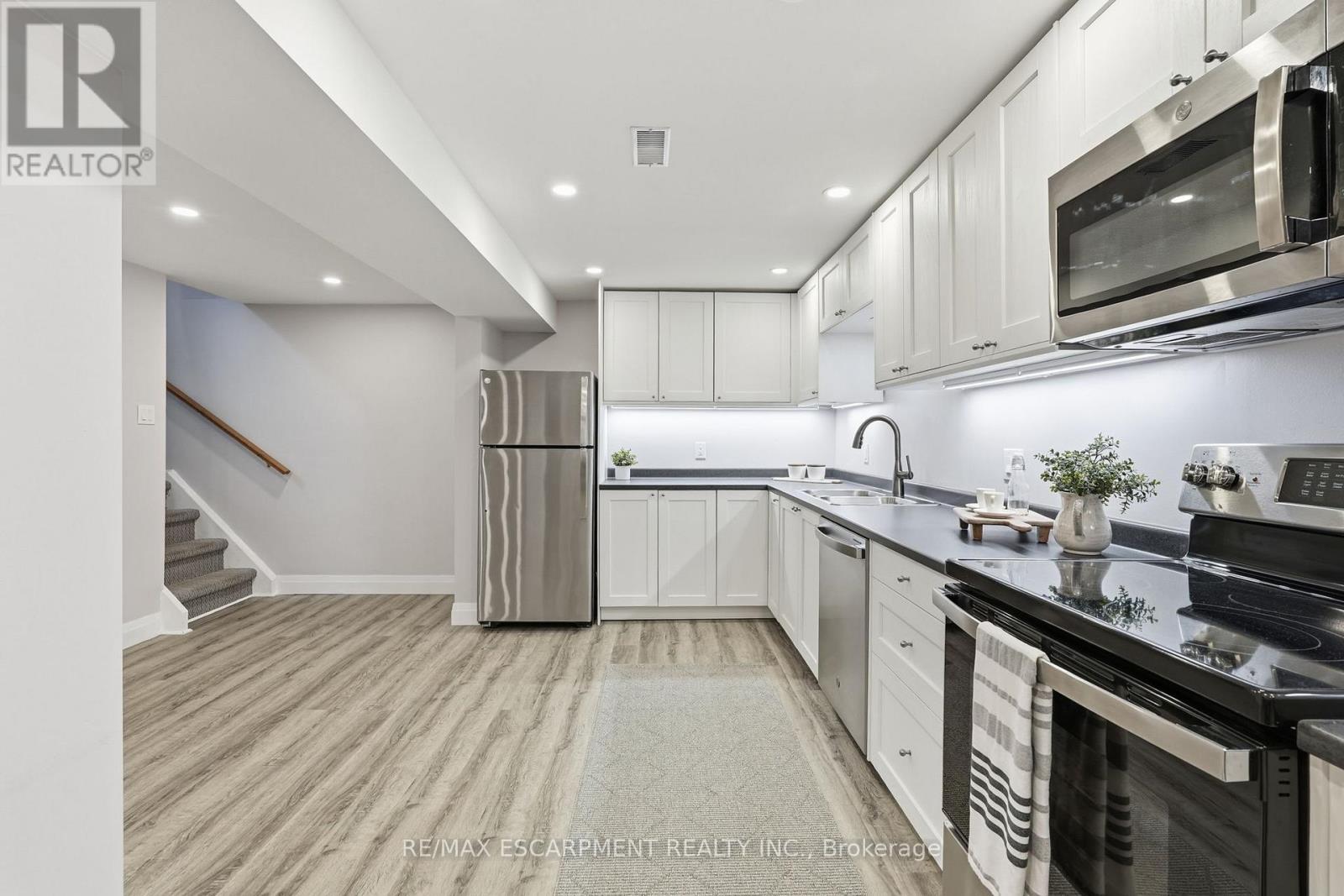 4487 Bennett Road, Burlington, Ontario  L7L 1Y5 - Photo 33 - W12984216