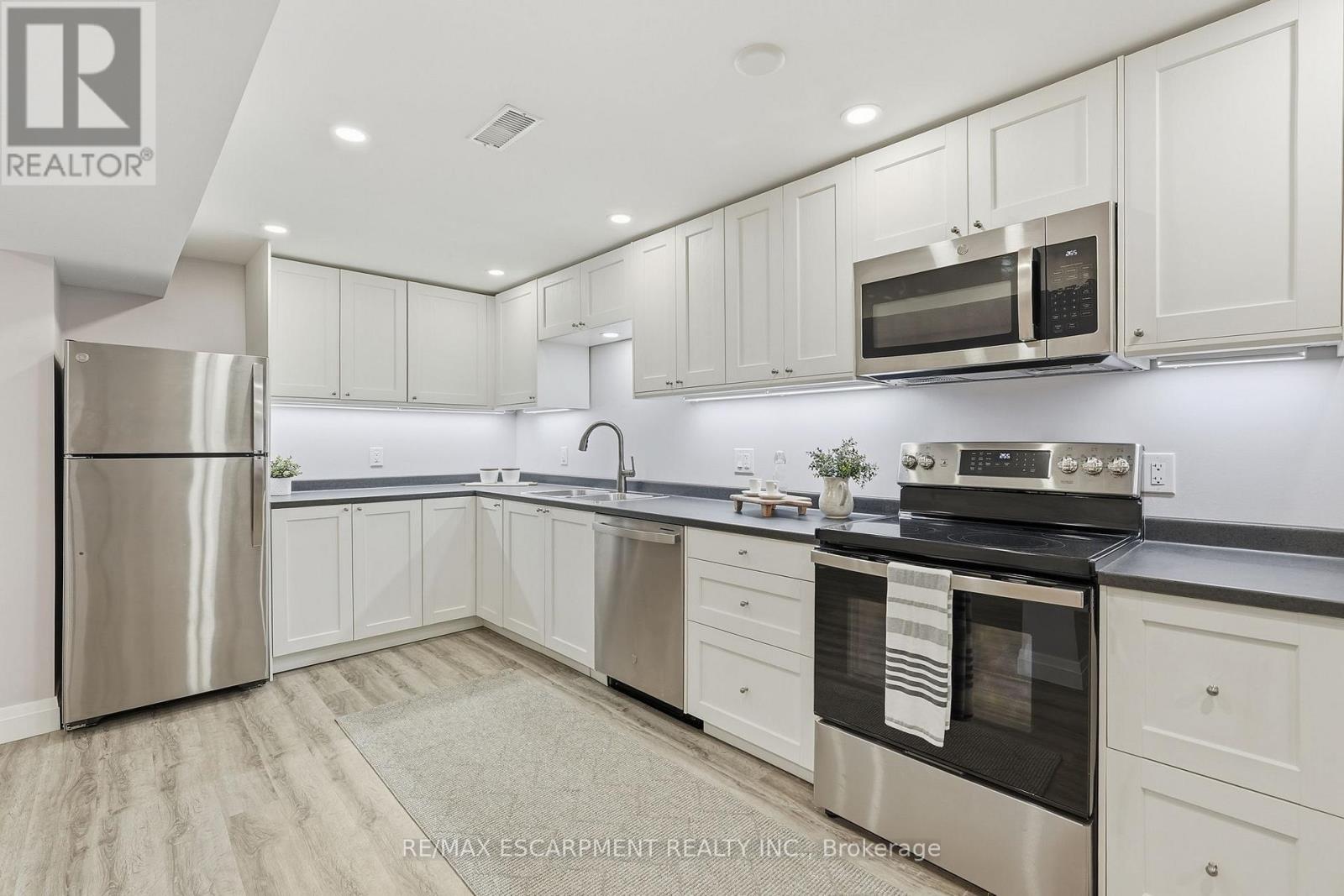 4487 Bennett Road, Burlington, Ontario  L7L 1Y5 - Photo 34 - W12984216