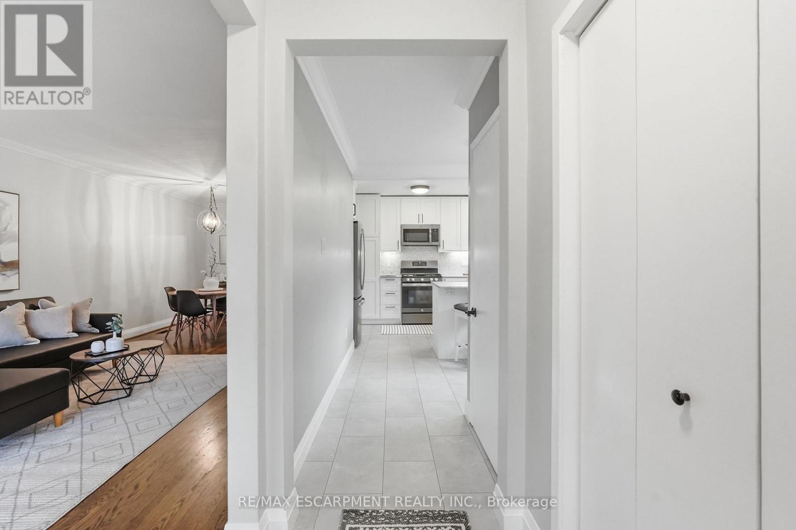 4487 Bennett Road, Burlington, Ontario  L7L 1Y5 - Photo 5 - W12984216