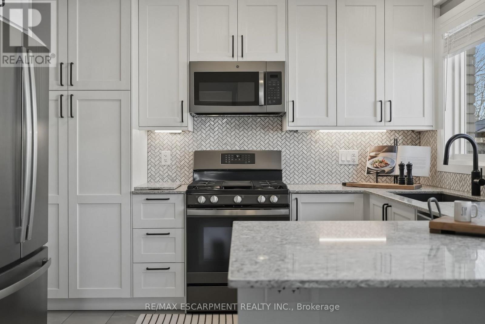 4487 Bennett Road, Burlington, Ontario  L7L 1Y5 - Photo 8 - W12984216