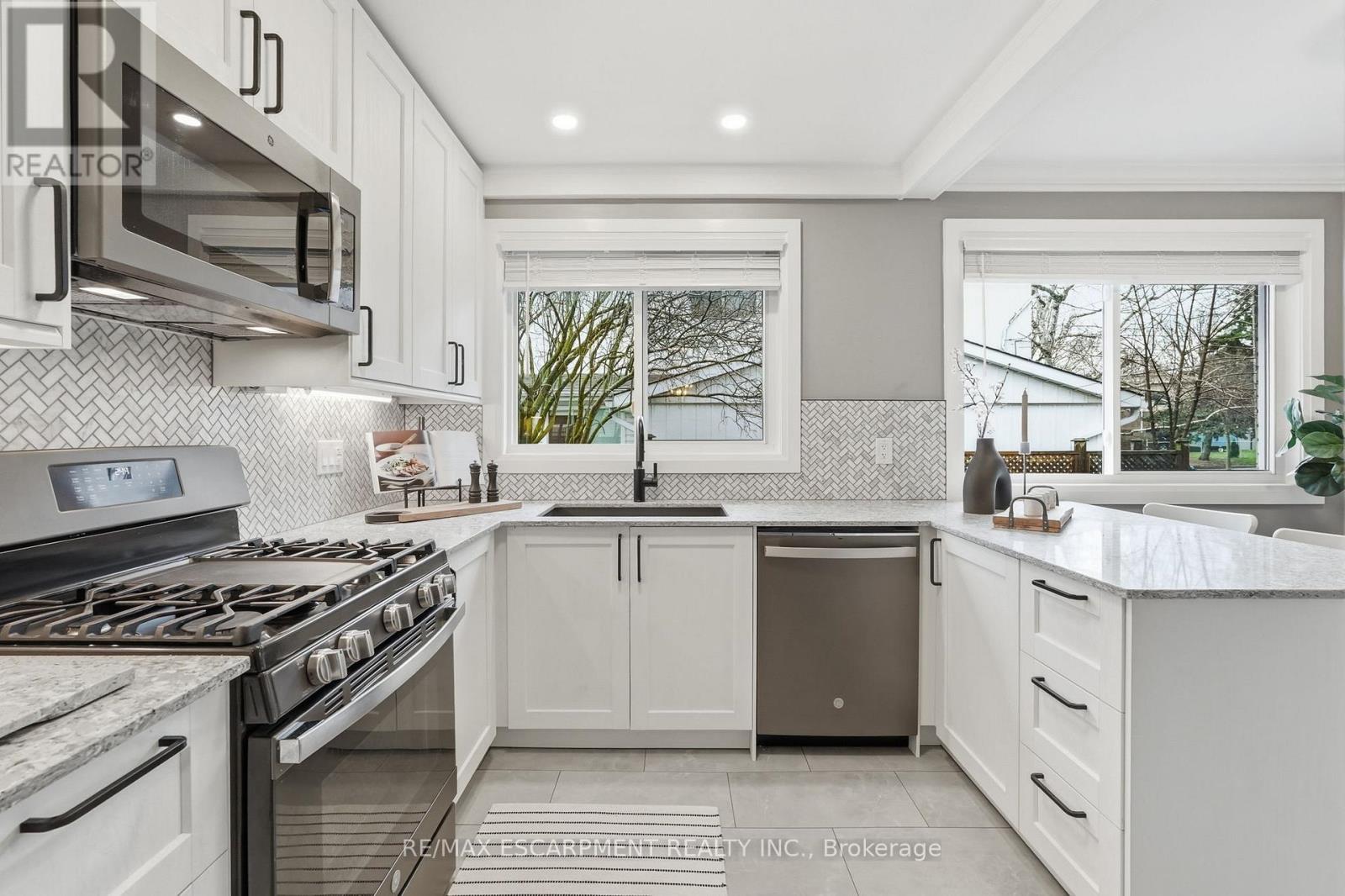 4487 Bennett Road, Burlington, Ontario  L7L 1Y5 - Photo 9 - W12984216