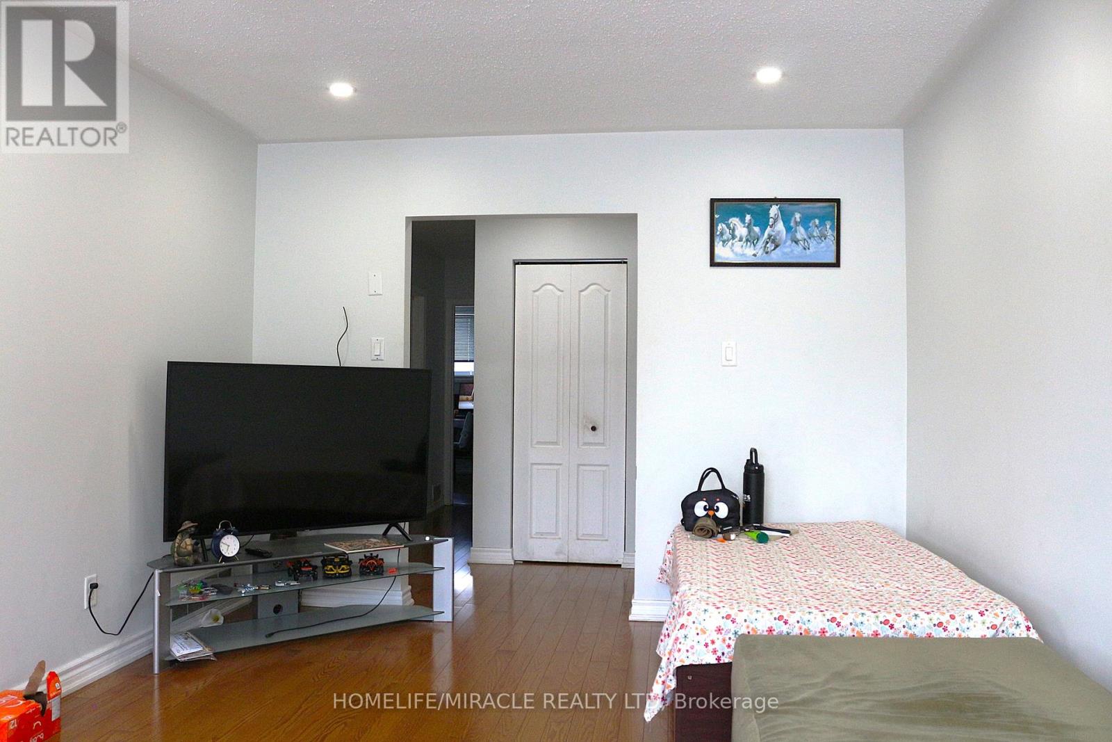 53 Ascot Avenue, Brampton, Ontario  L6T 2P3 - Photo 4 - W12984244