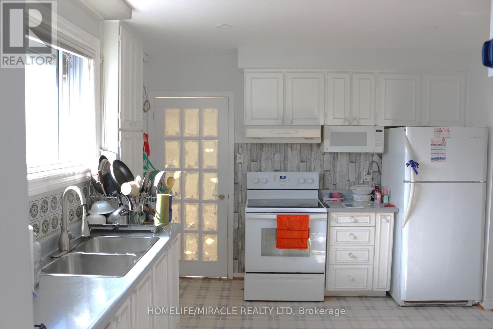 53 Ascot Avenue, Brampton, Ontario  L6T 2P3 - Photo 5 - W12984244