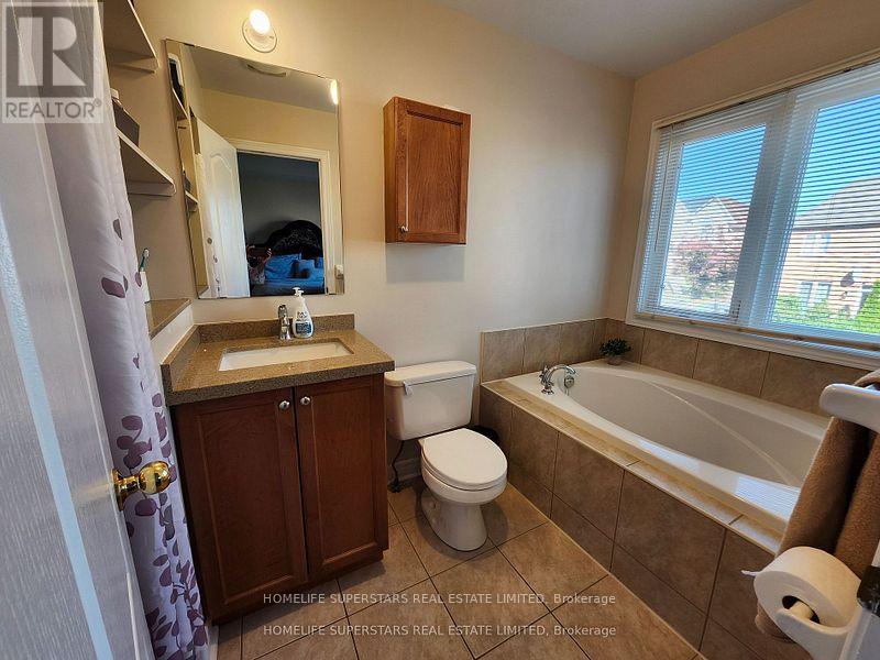 13 Rocky Point Crescent, Brampton, Ontario  L6V 4R7 - Photo 22 - W12984260