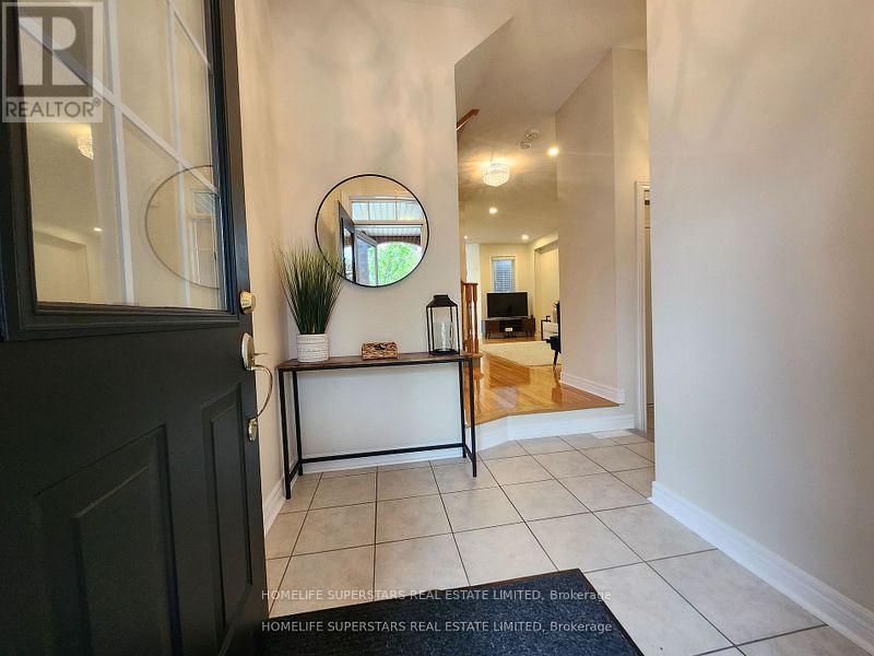 13 Rocky Point Crescent, Brampton, Ontario  L6V 4R7 - Photo 5 - W12984260