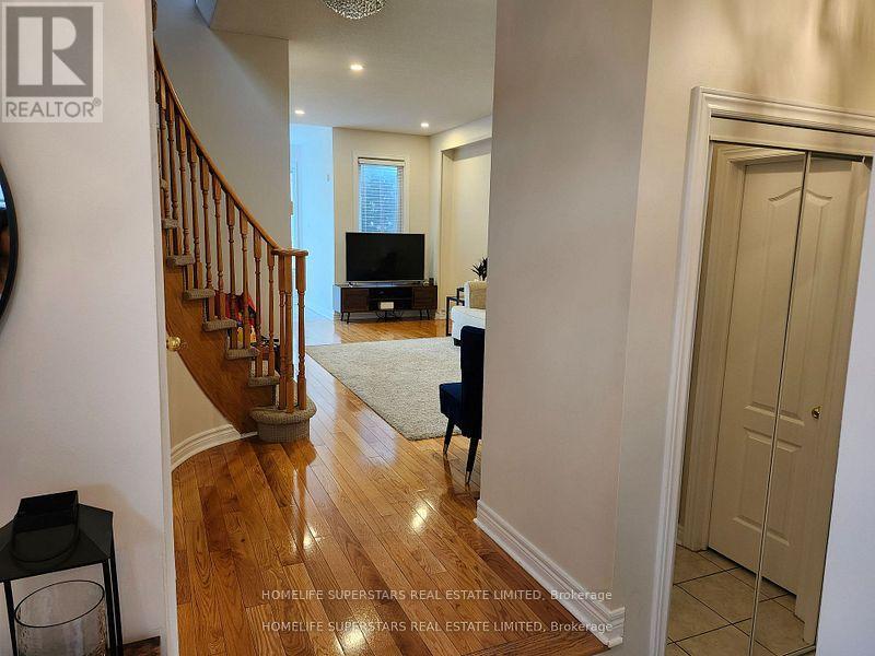 13 Rocky Point Crescent, Brampton, Ontario  L6V 4R7 - Photo 6 - W12984260