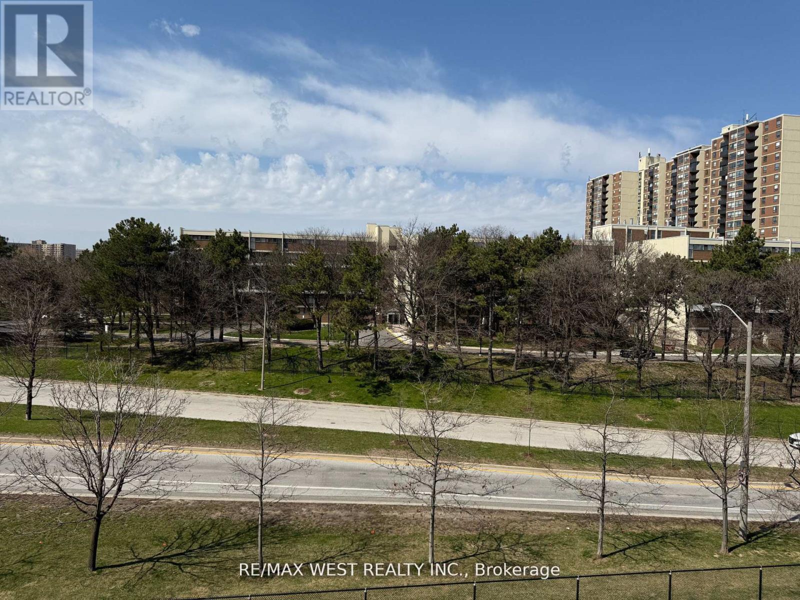 311 - 1 Valhalla Inn Road, Toronto, Ontario  M9B 1S9 - Photo 11 - W12984270