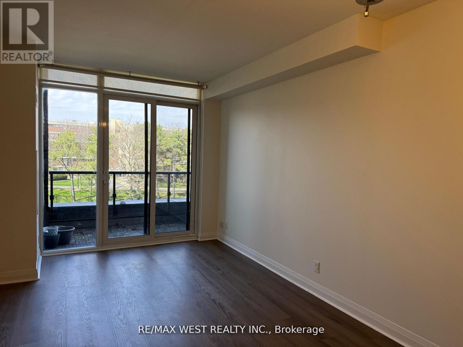 311 - 1 Valhalla Inn Road, Toronto, Ontario  M9B 1S9 - Photo 4 - W12984270