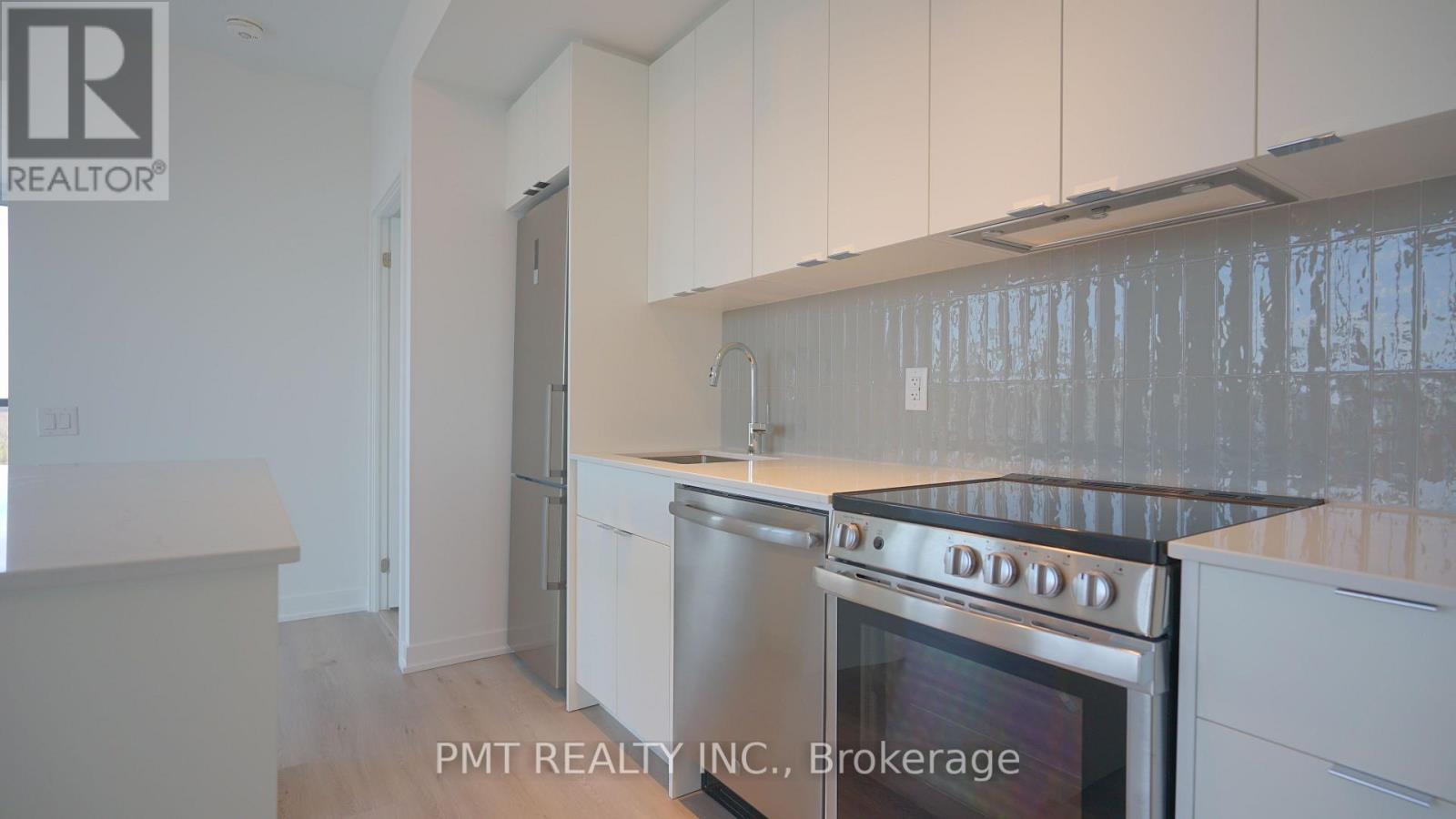 911 - 1660 Bloor Street W, Toronto, Ontario  M6P 1A8 - Photo 4 - W12984292