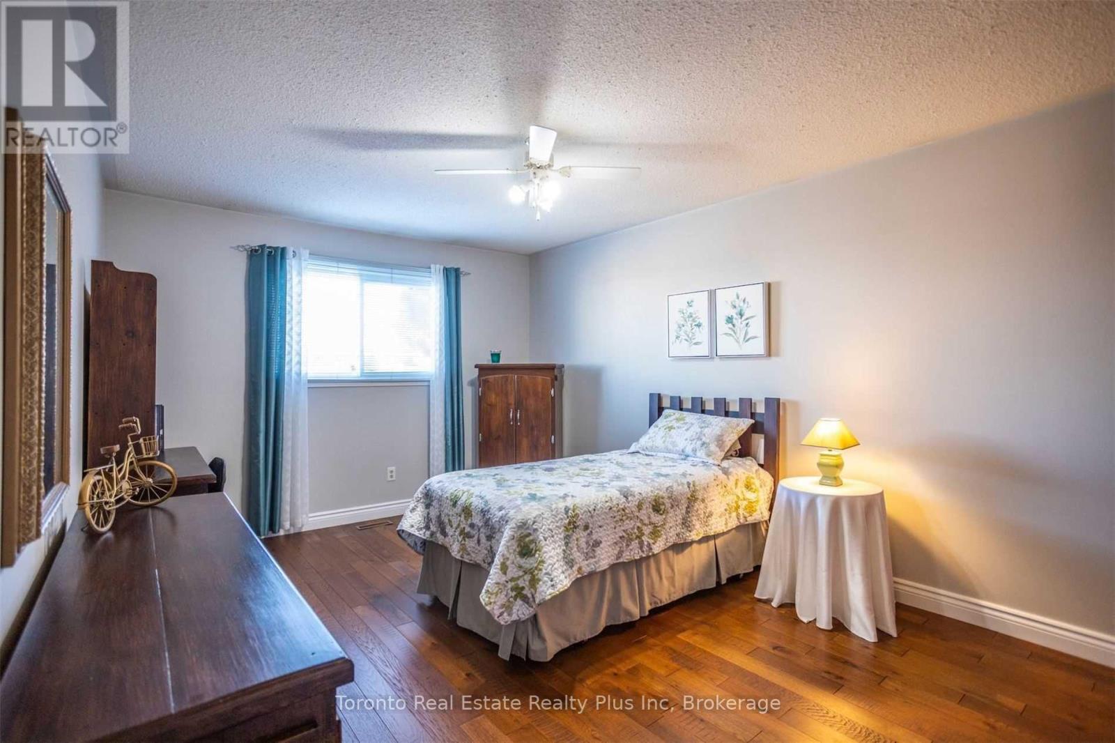 48 Newbury Crescent, Brampton (Westgate), Ontario  L6S 5L6 - Photo 13 - W12984294