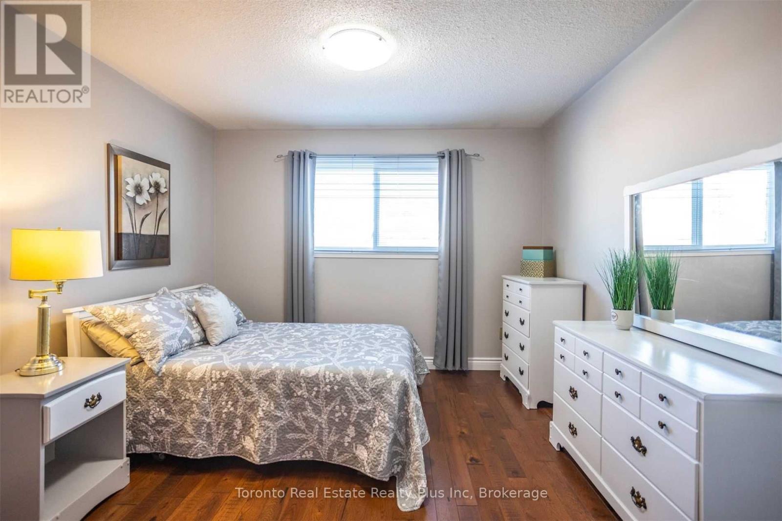 48 Newbury Crescent, Brampton (Westgate), Ontario  L6S 5L6 - Photo 17 - W12984294