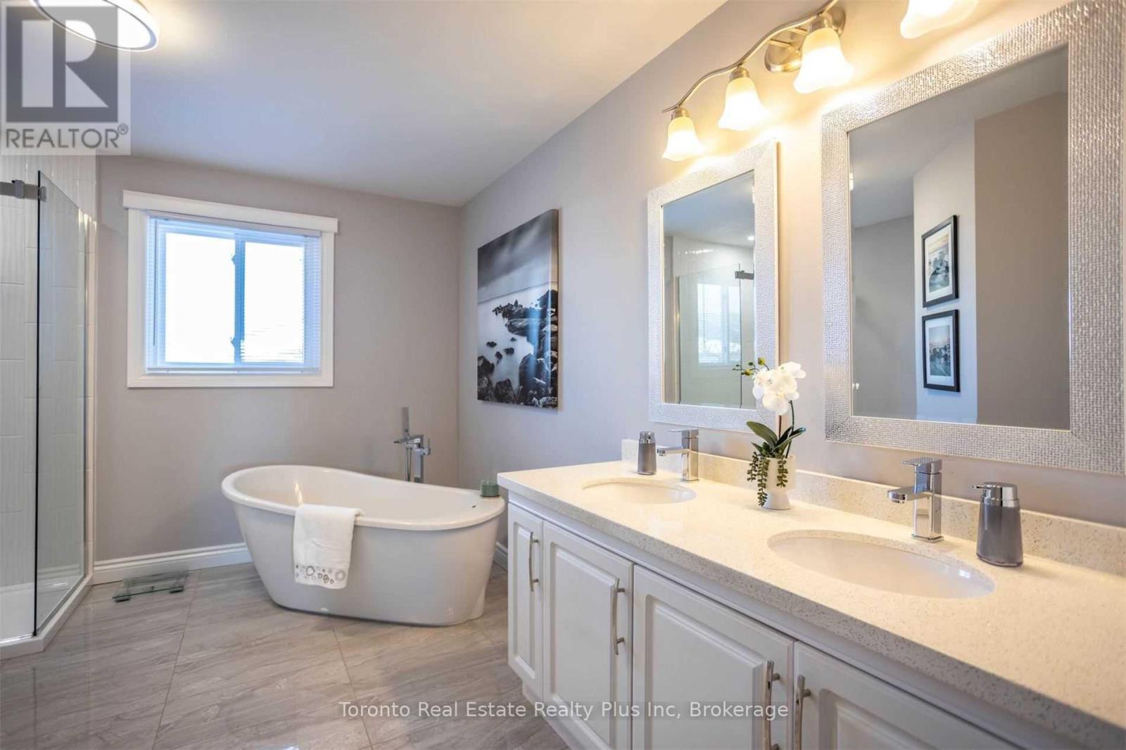 48 Newbury Crescent, Brampton (Westgate), Ontario  L6S 5L6 - Photo 3 - W12984294