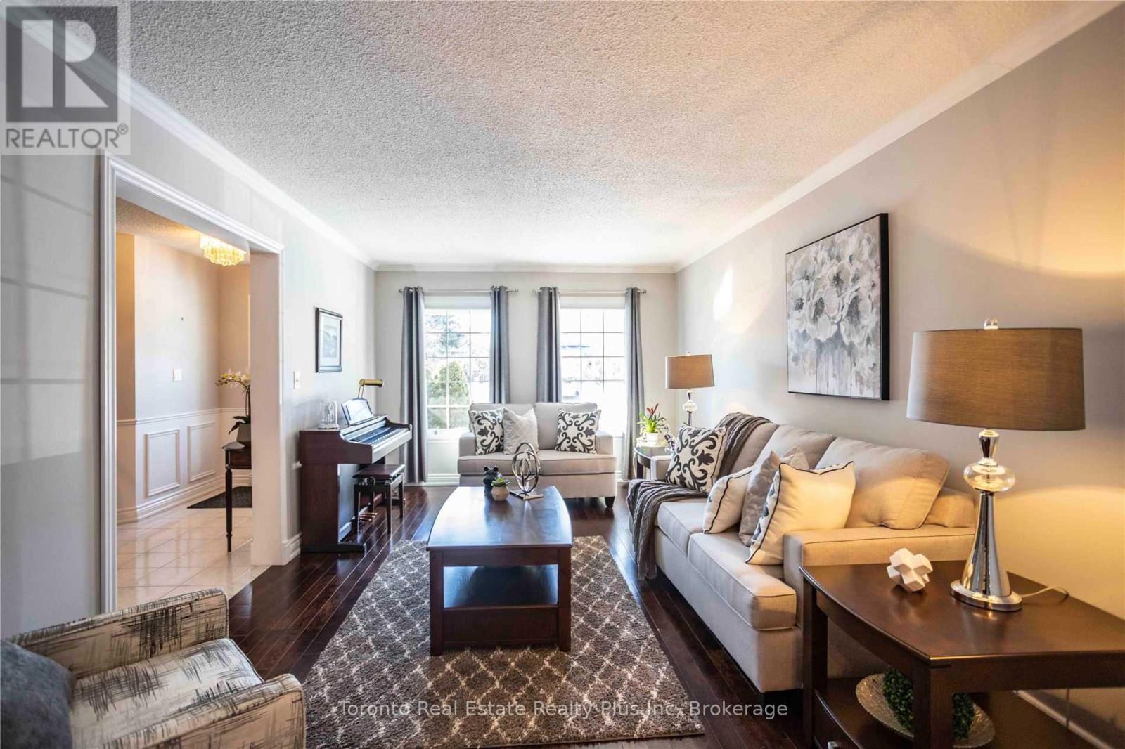 48 Newbury Crescent, Brampton (Westgate), Ontario  L6S 5L6 - Photo 4 - W12984294