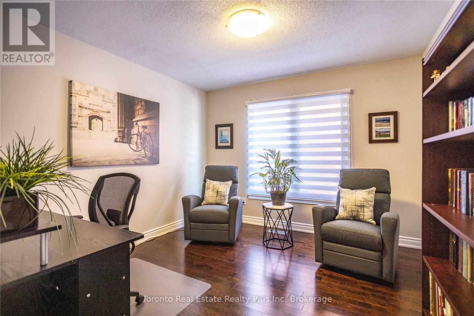 48 Newbury Crescent, Brampton (Westgate), Ontario  L6S 5L6 - Photo 8 - W12984294