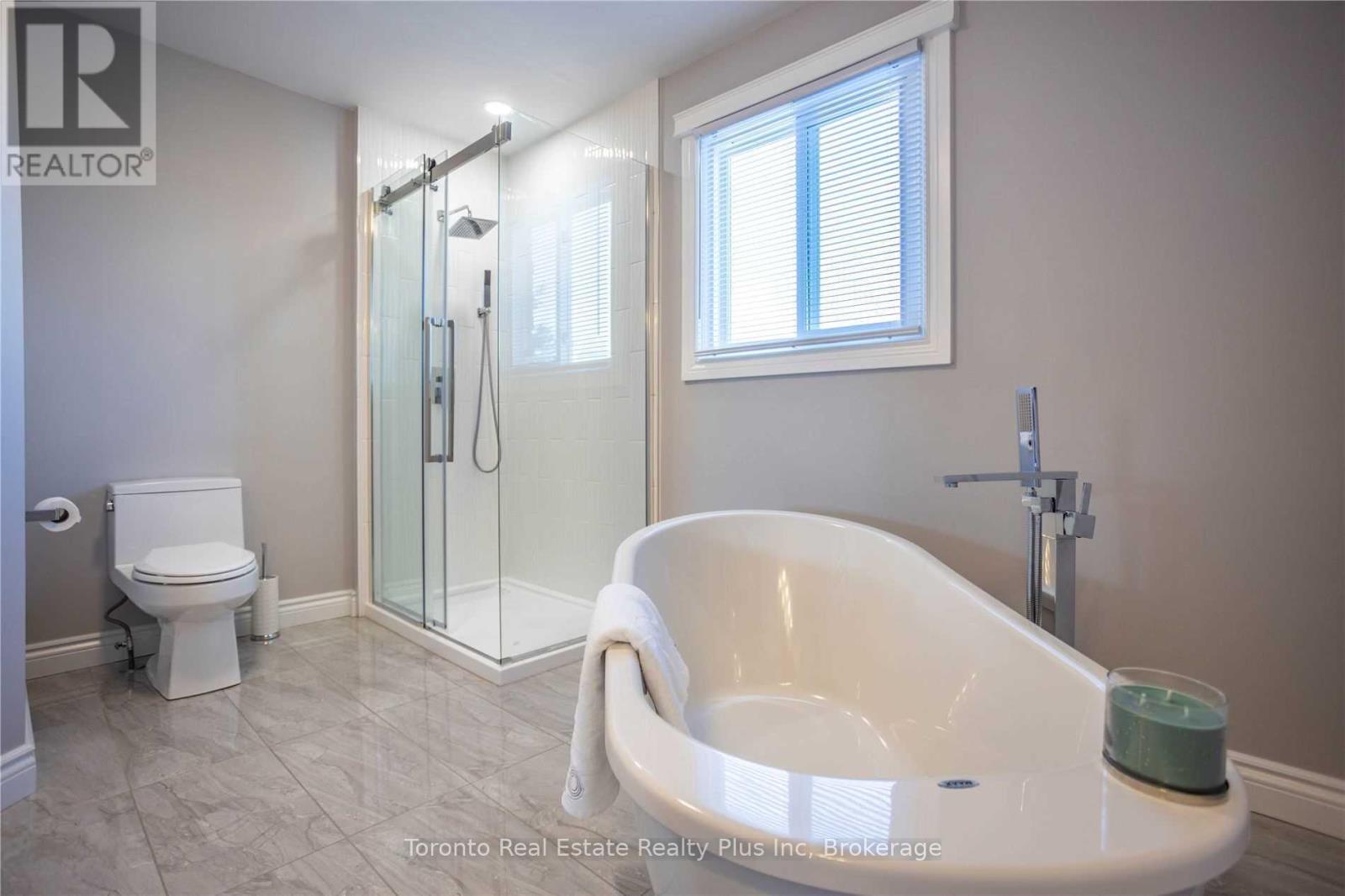 48 Newbury Crescent, Brampton (Westgate), Ontario  L6S 5L6 - Photo 9 - W12984294