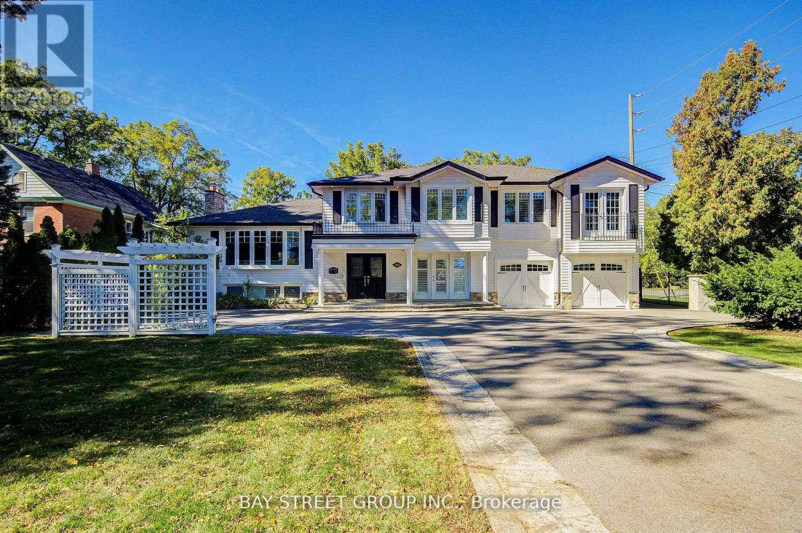 363 Lakeshore Road W