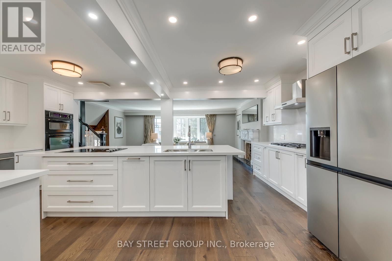 363 Lakeshore Road W, Oakville, Ontario  L6K 1G4 - Photo 10 - W12984298