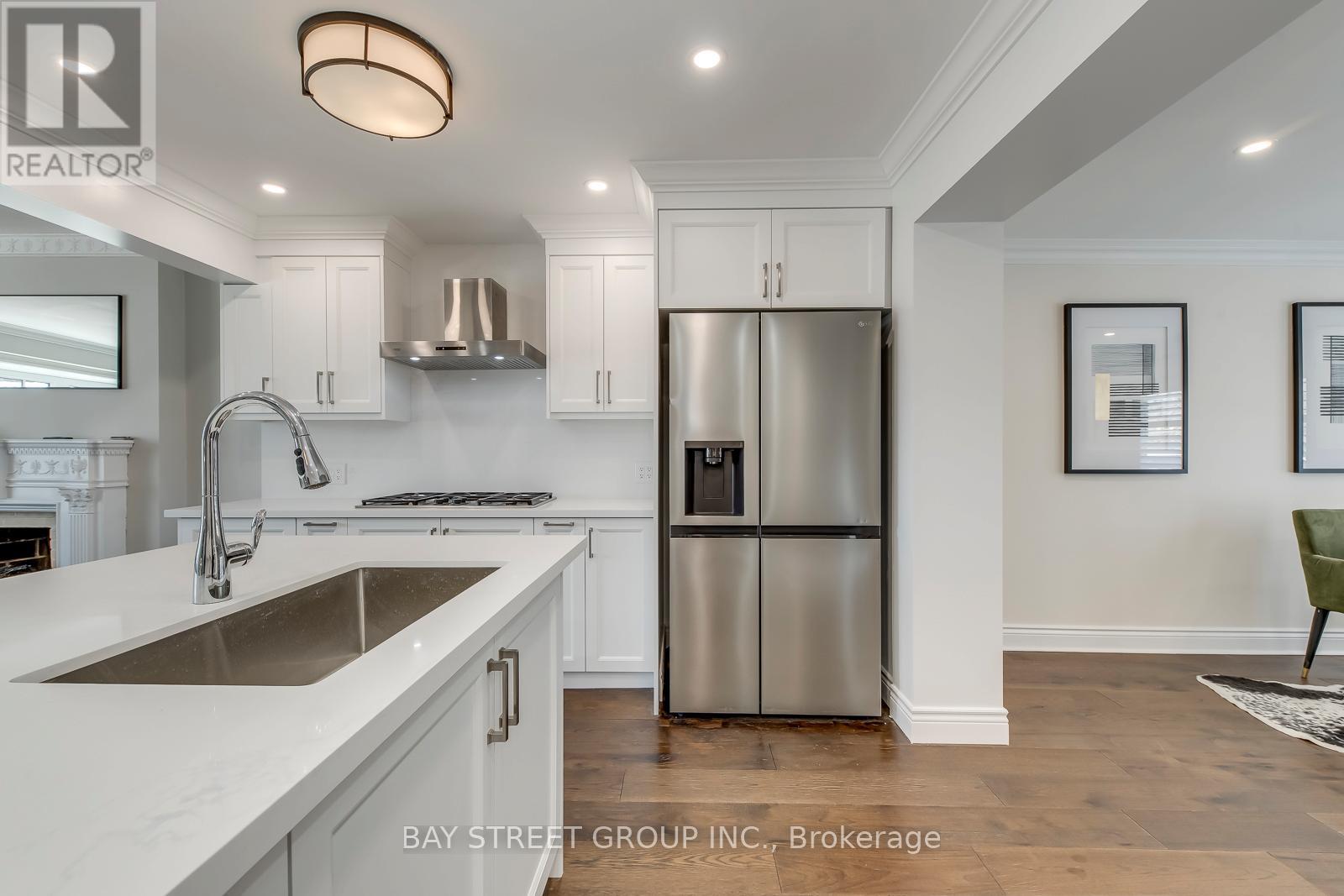 363 Lakeshore Road W, Oakville, Ontario  L6K 1G4 - Photo 12 - W12984298