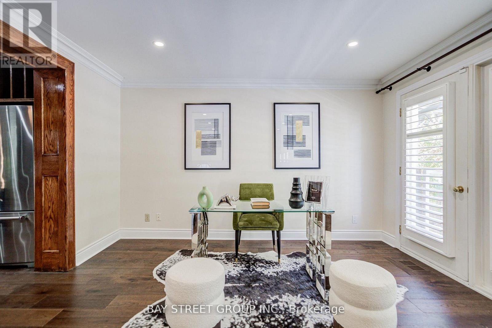 363 Lakeshore Road W, Oakville, Ontario  L6K 1G4 - Photo 13 - W12984298