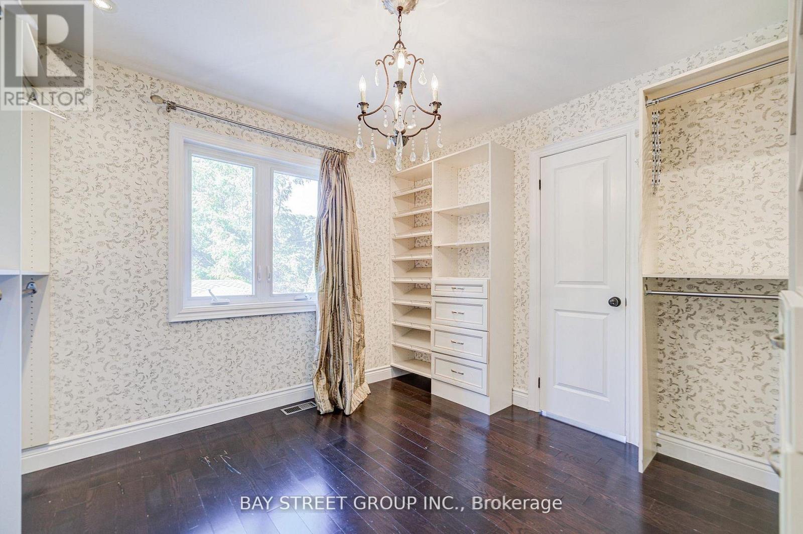 363 Lakeshore Road W, Oakville, Ontario  L6K 1G4 - Photo 20 - W12984298