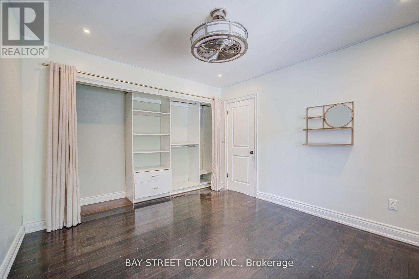 363 Lakeshore Road W, Oakville, Ontario  L6K 1G4 - Photo 24 - W12984298