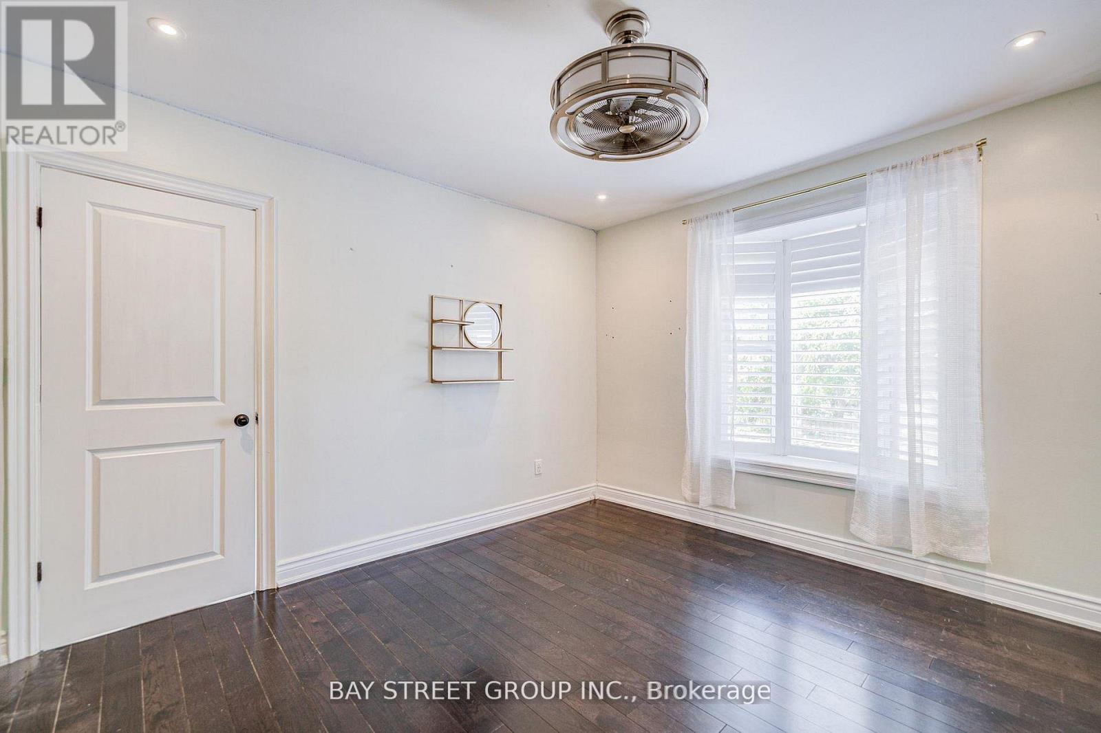 363 Lakeshore Road W, Oakville, Ontario  L6K 1G4 - Photo 25 - W12984298