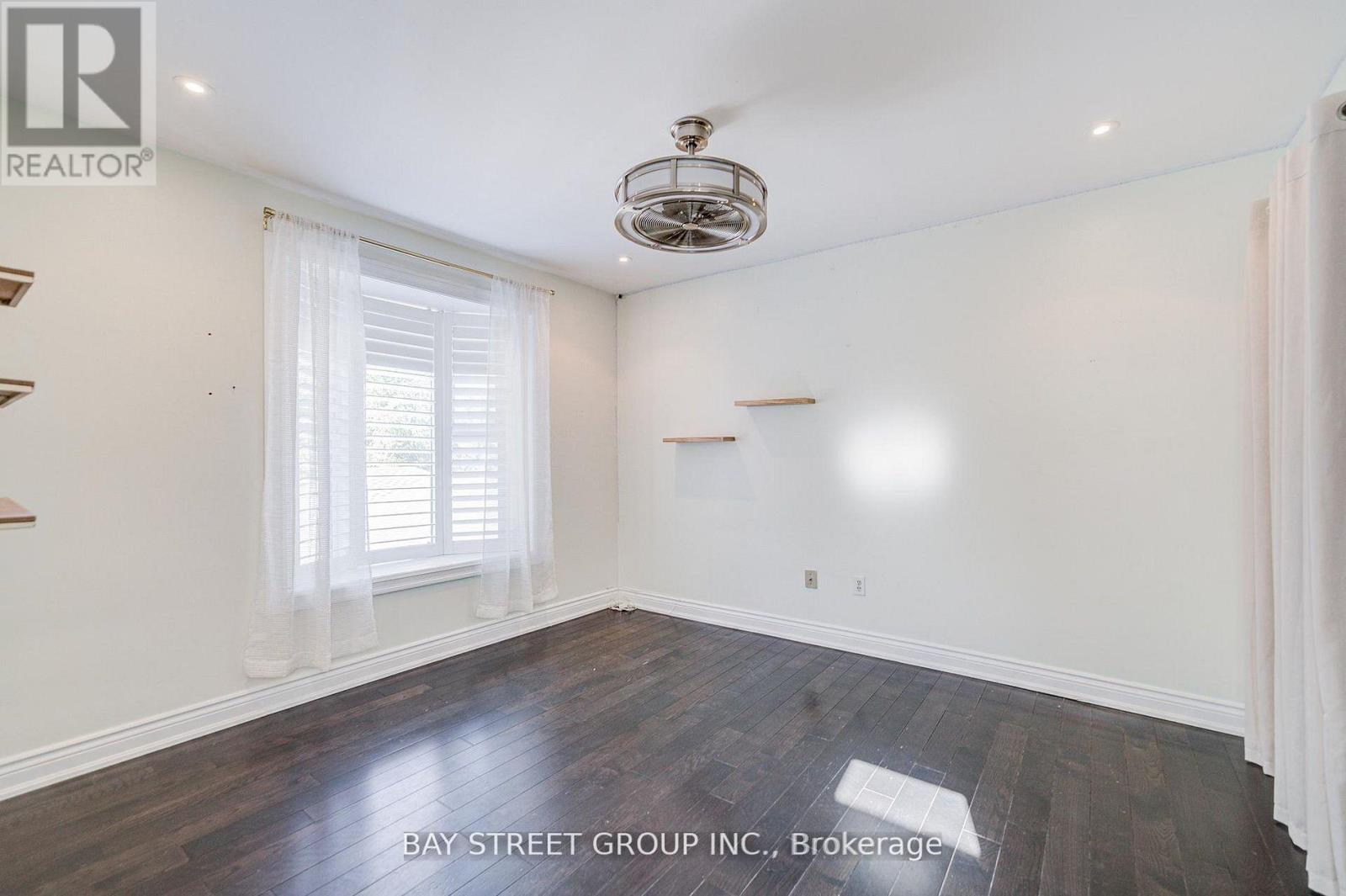 363 Lakeshore Road W, Oakville, Ontario  L6K 1G4 - Photo 26 - W12984298